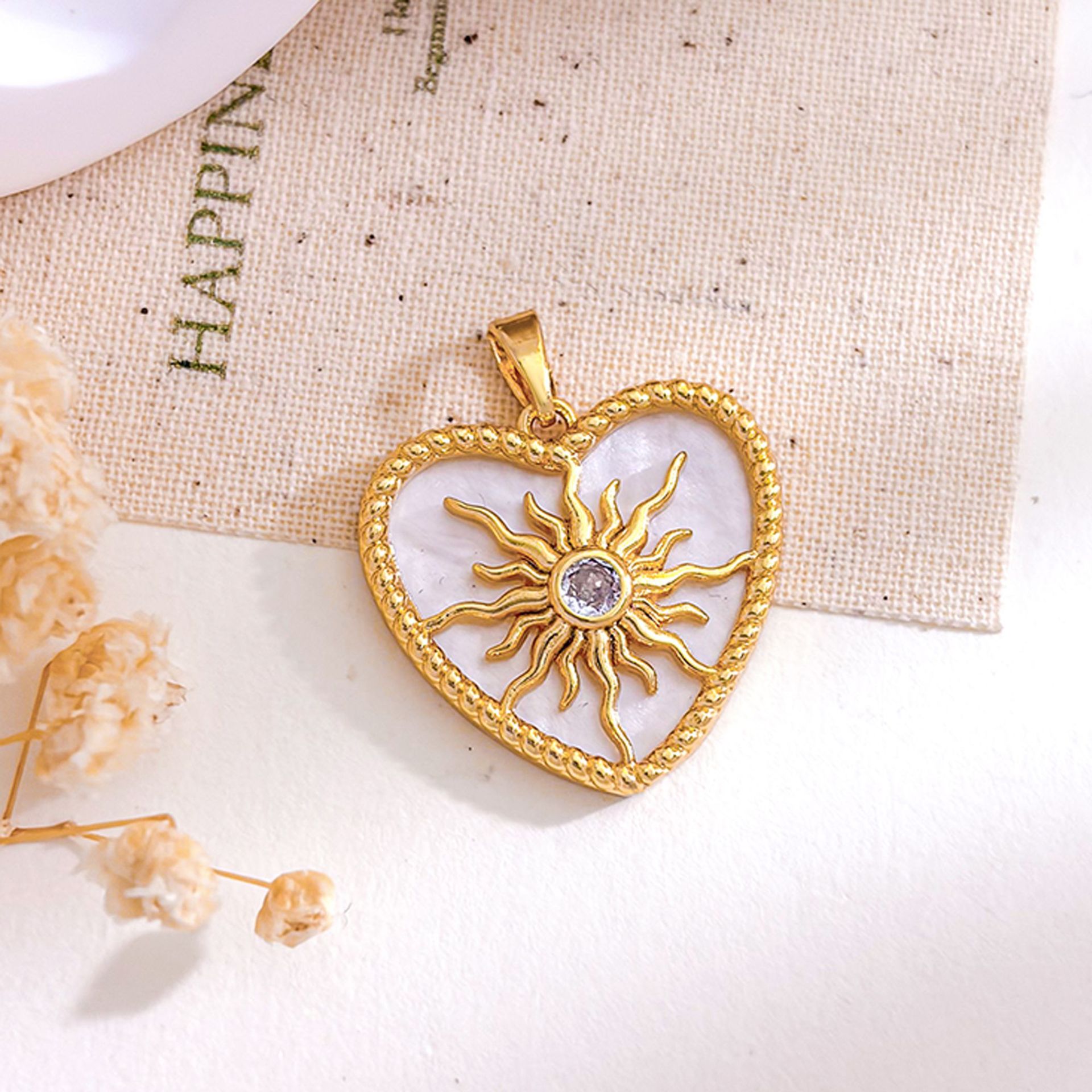 Xl5635 sun heart pendant gold white