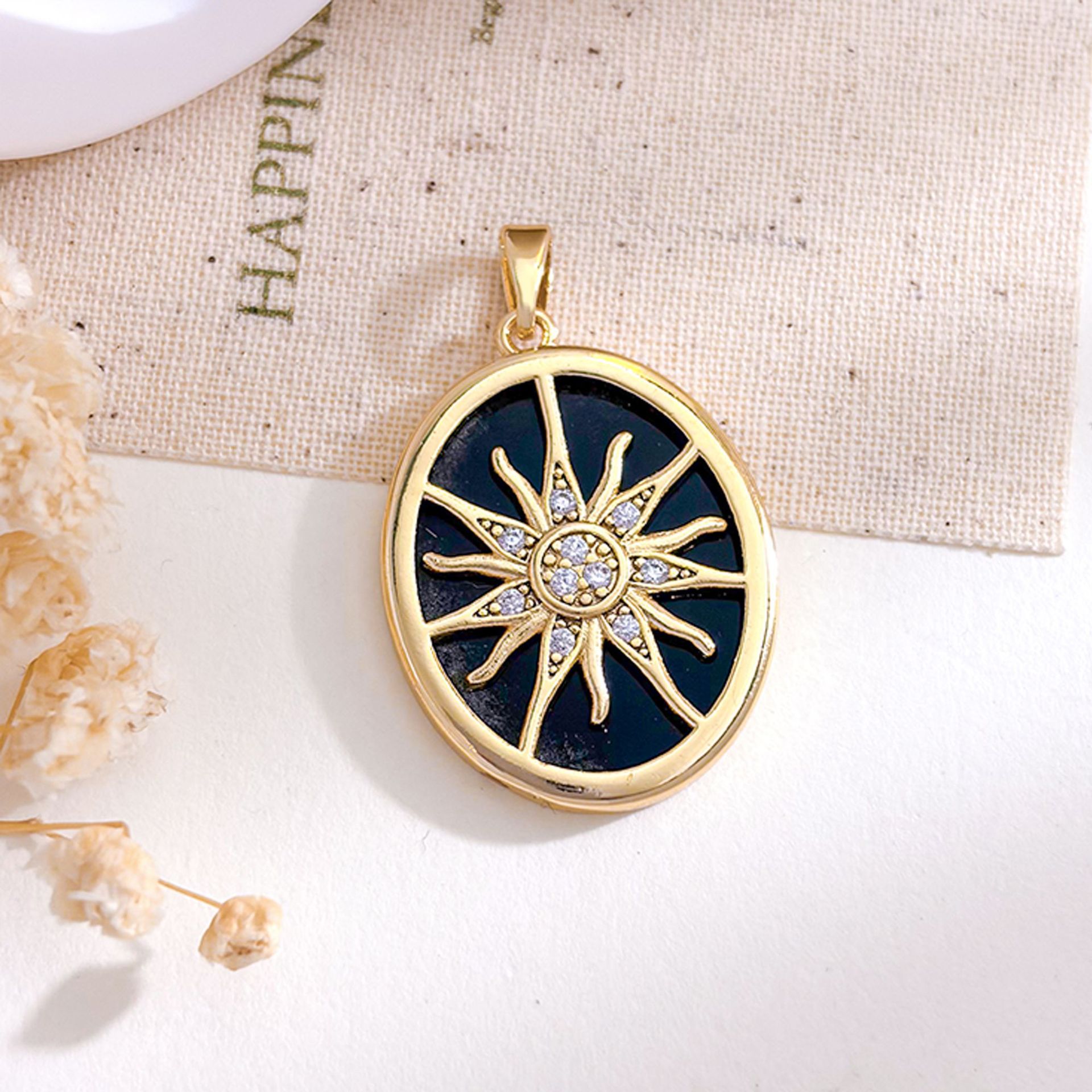 Xl5641 oval sun pendant gold black