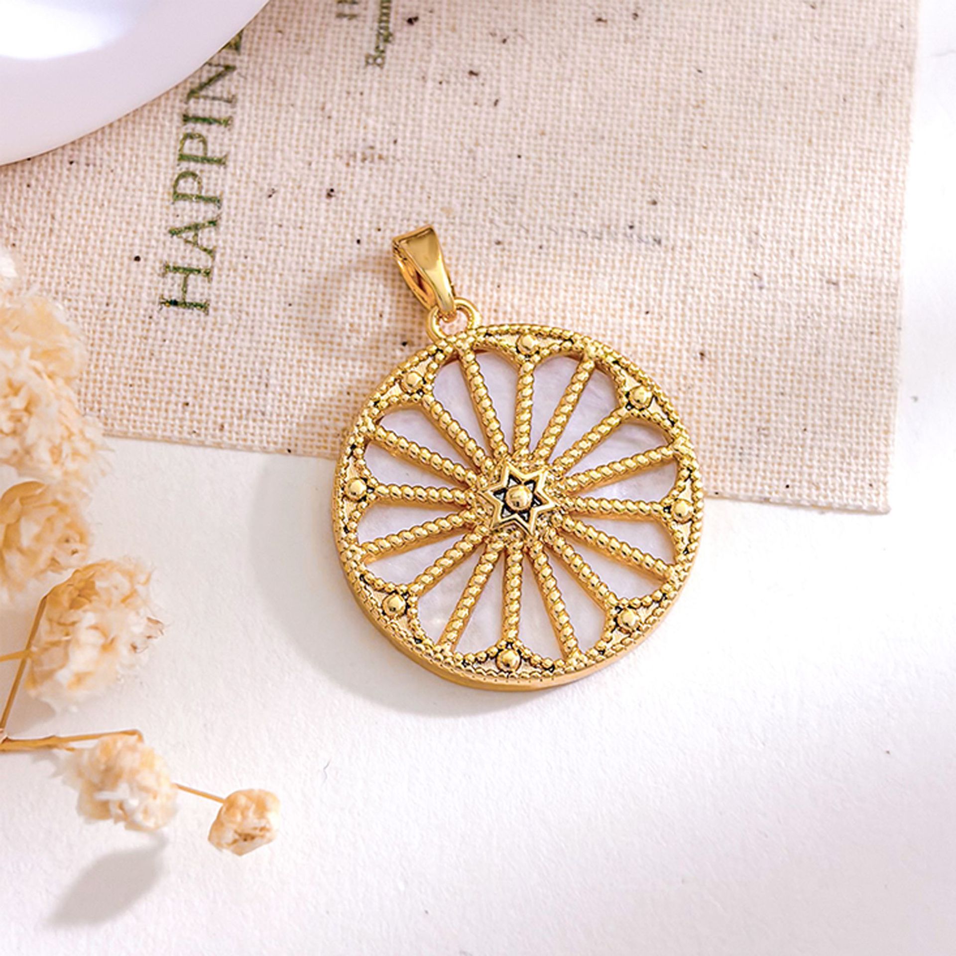 Xl5646 eight-petal flower round pendant gold white