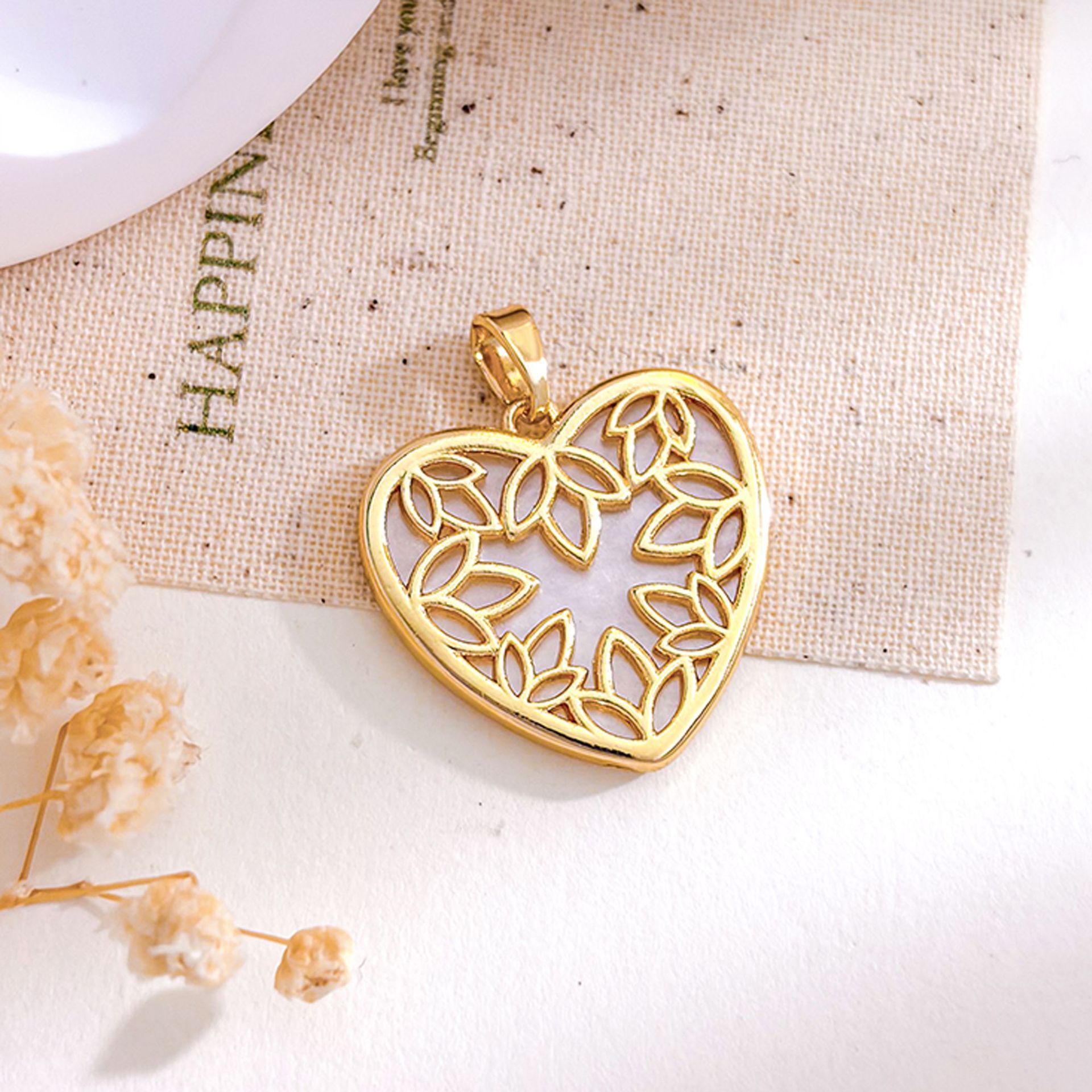 Xl5651 love flower pendant gold white