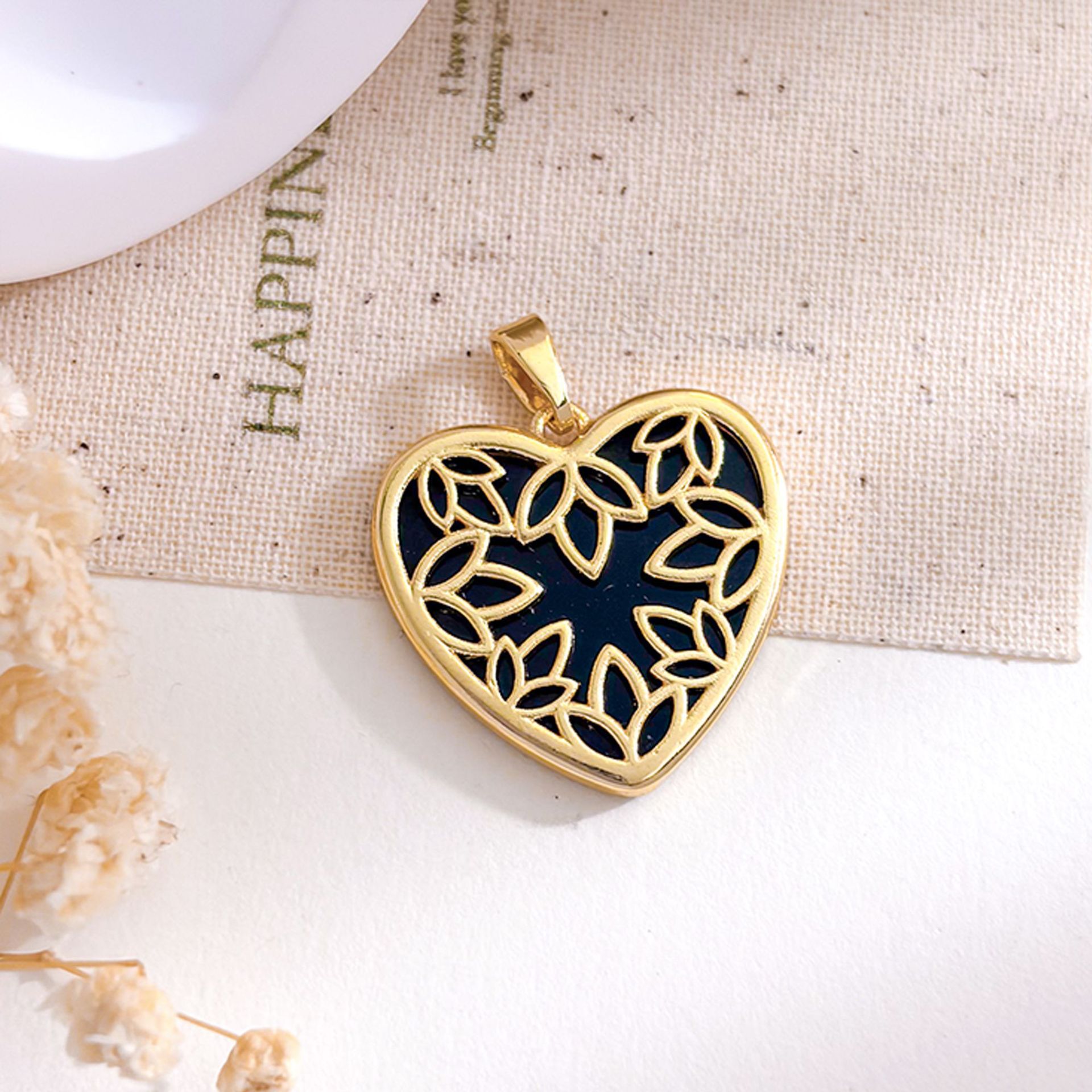 Xl5651 love flower pendant gold black