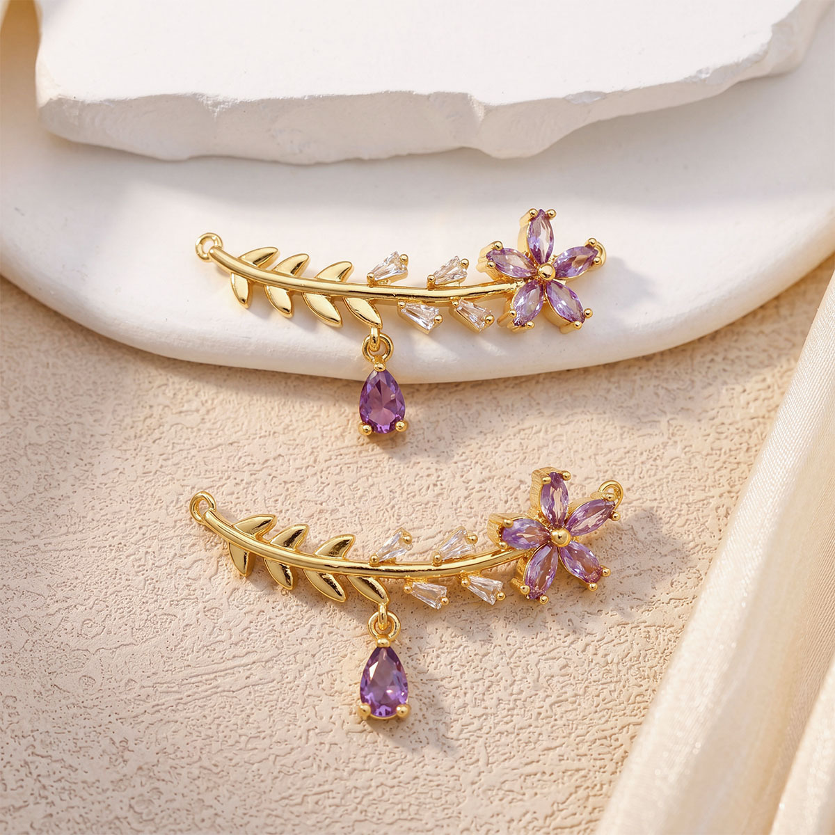 Xl6318 purple flower branches and leaves pendant gold