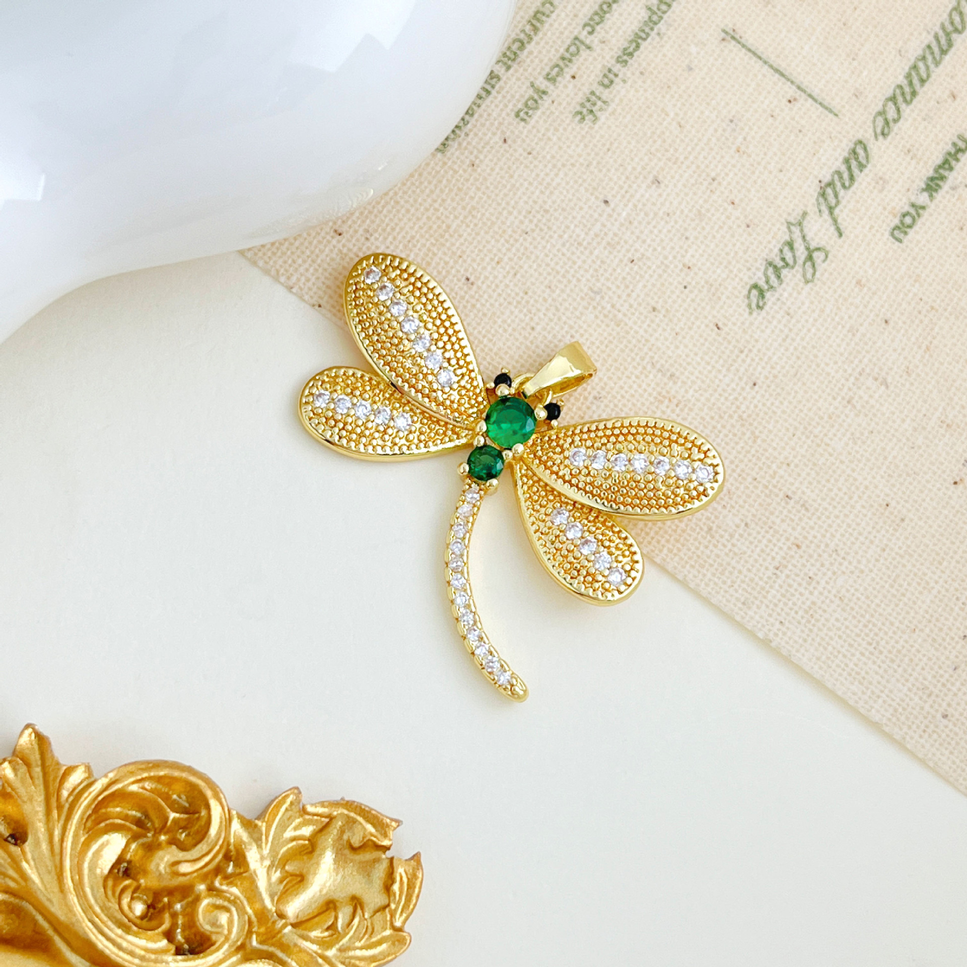 Xl2857 green dragonfly pendant gold