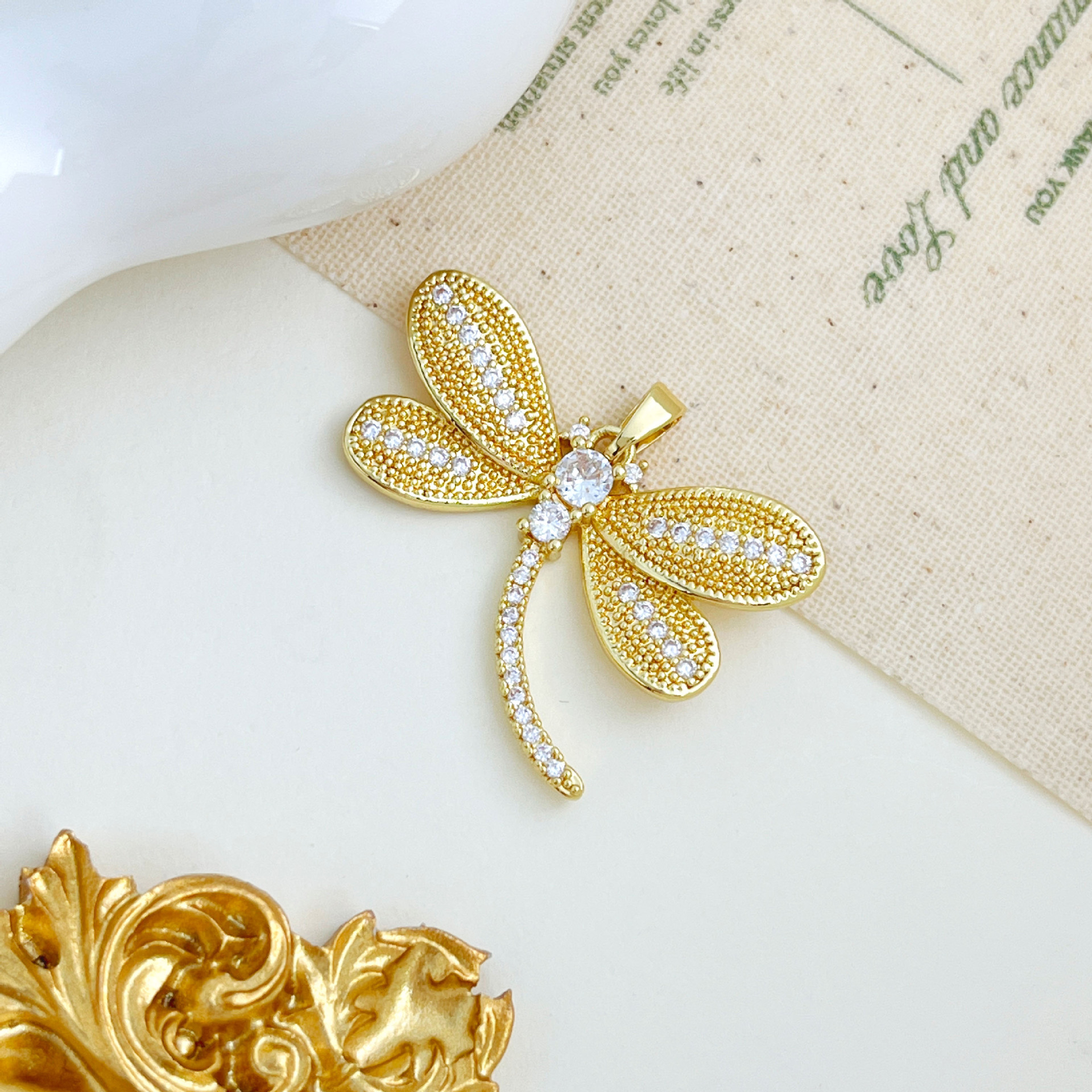Xl2857 dragonfly pendant gold