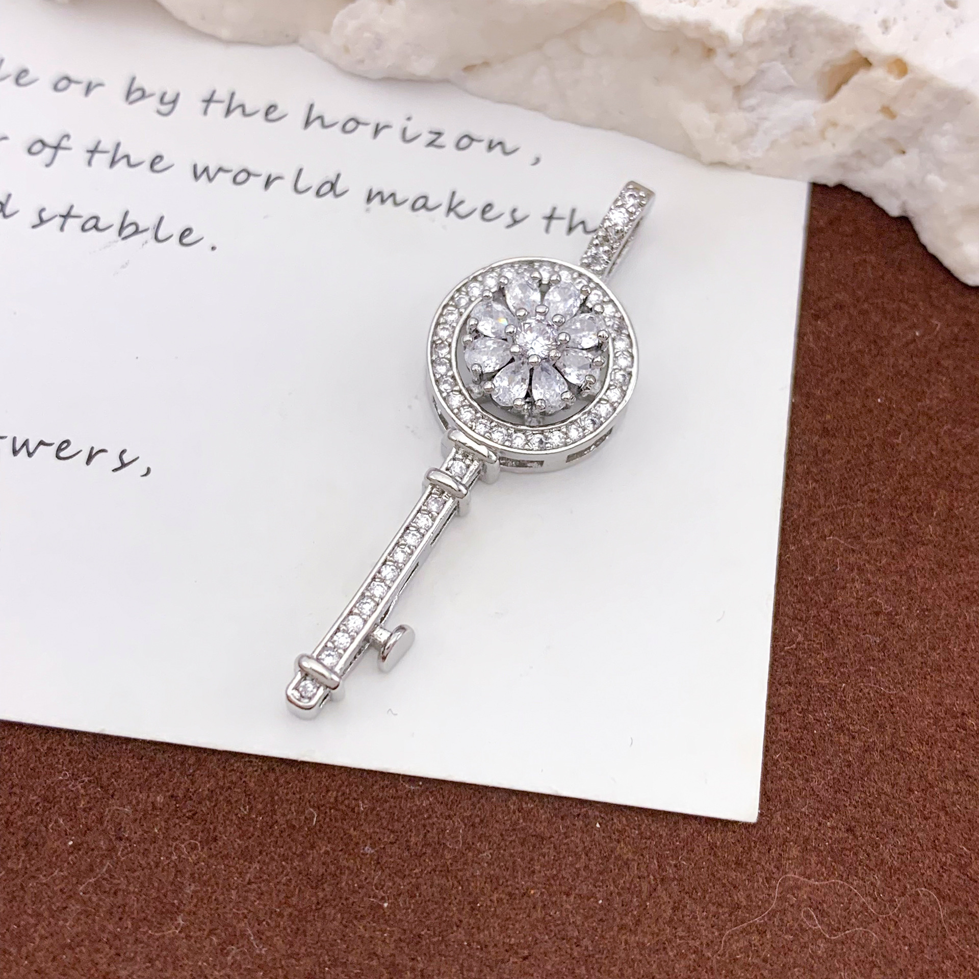 Xl862 rotating eight-petal flower pendant silver