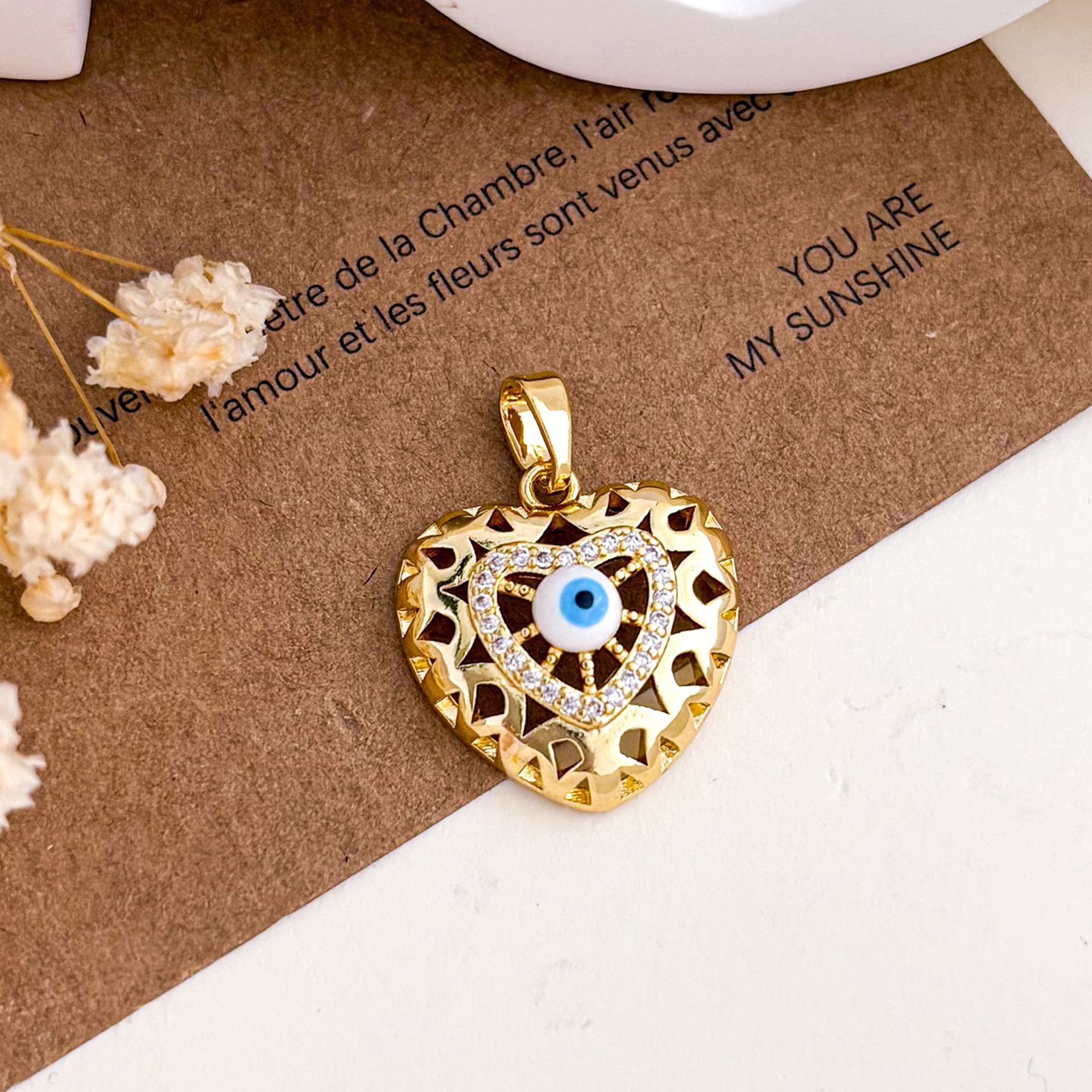 Xl5698 hollow eye love pendant gold