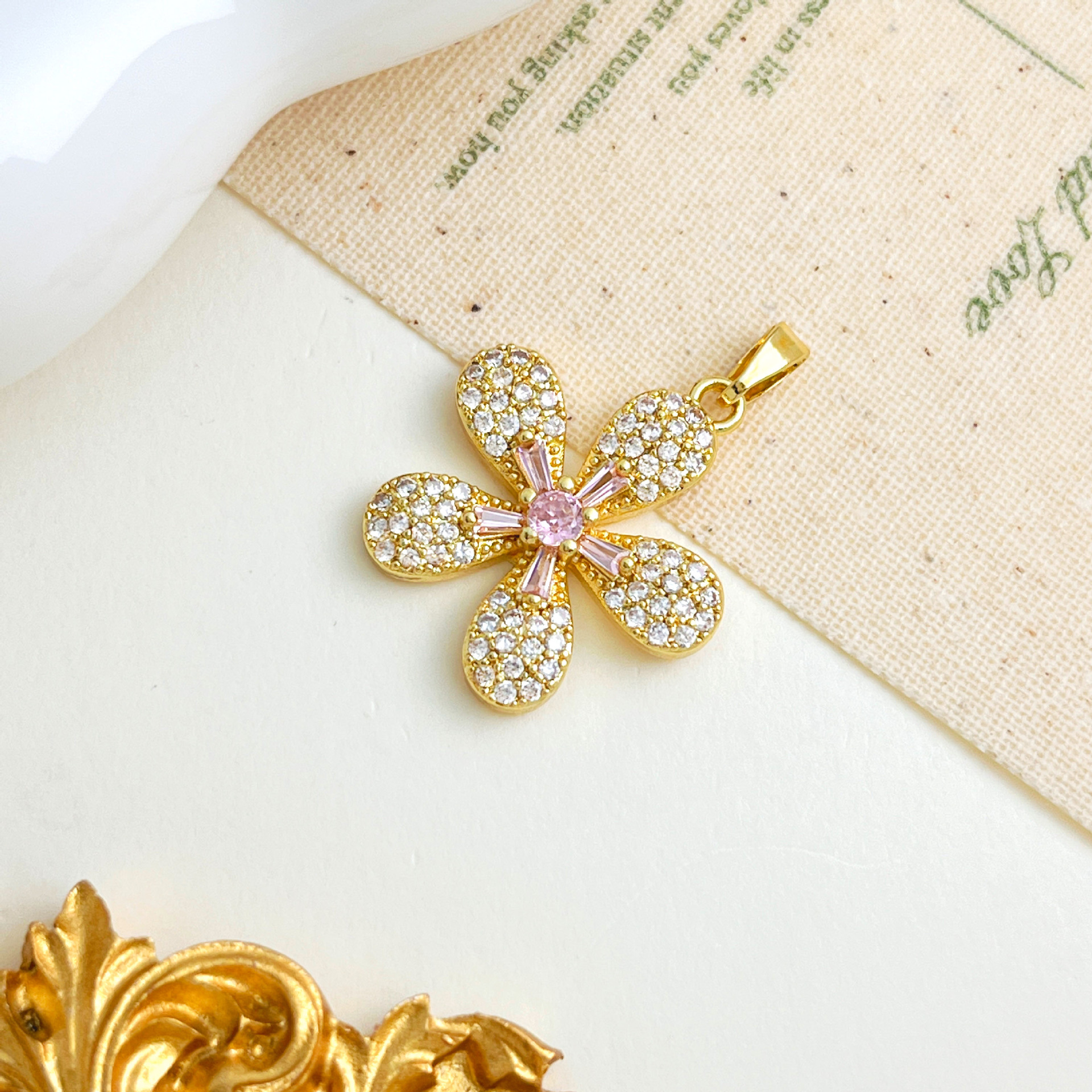 Xl5568 pink five-petal flower pendant gold