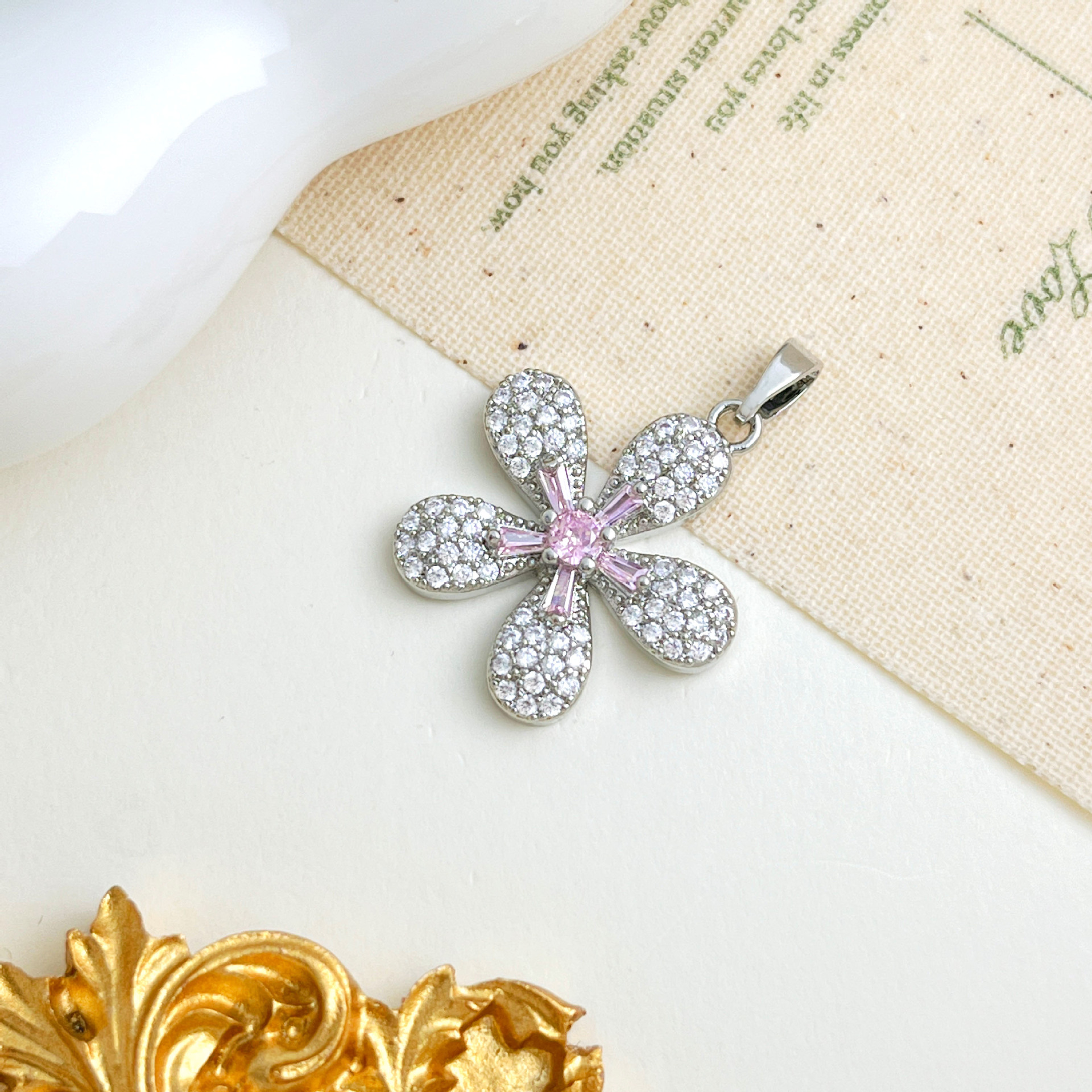 Xl5568 pink five-petal flower pendant silver