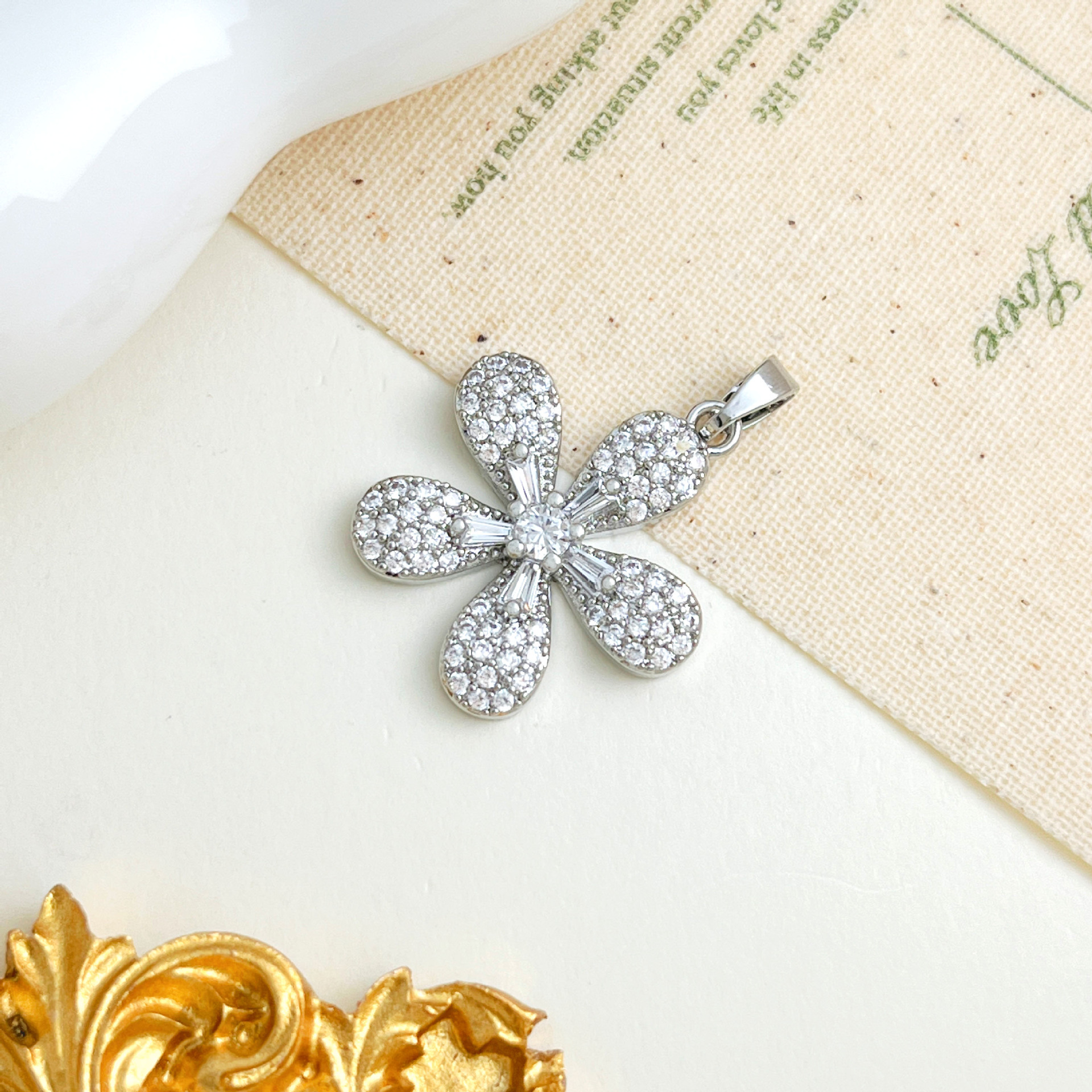 Xl5568 five-petal flower pendant silver