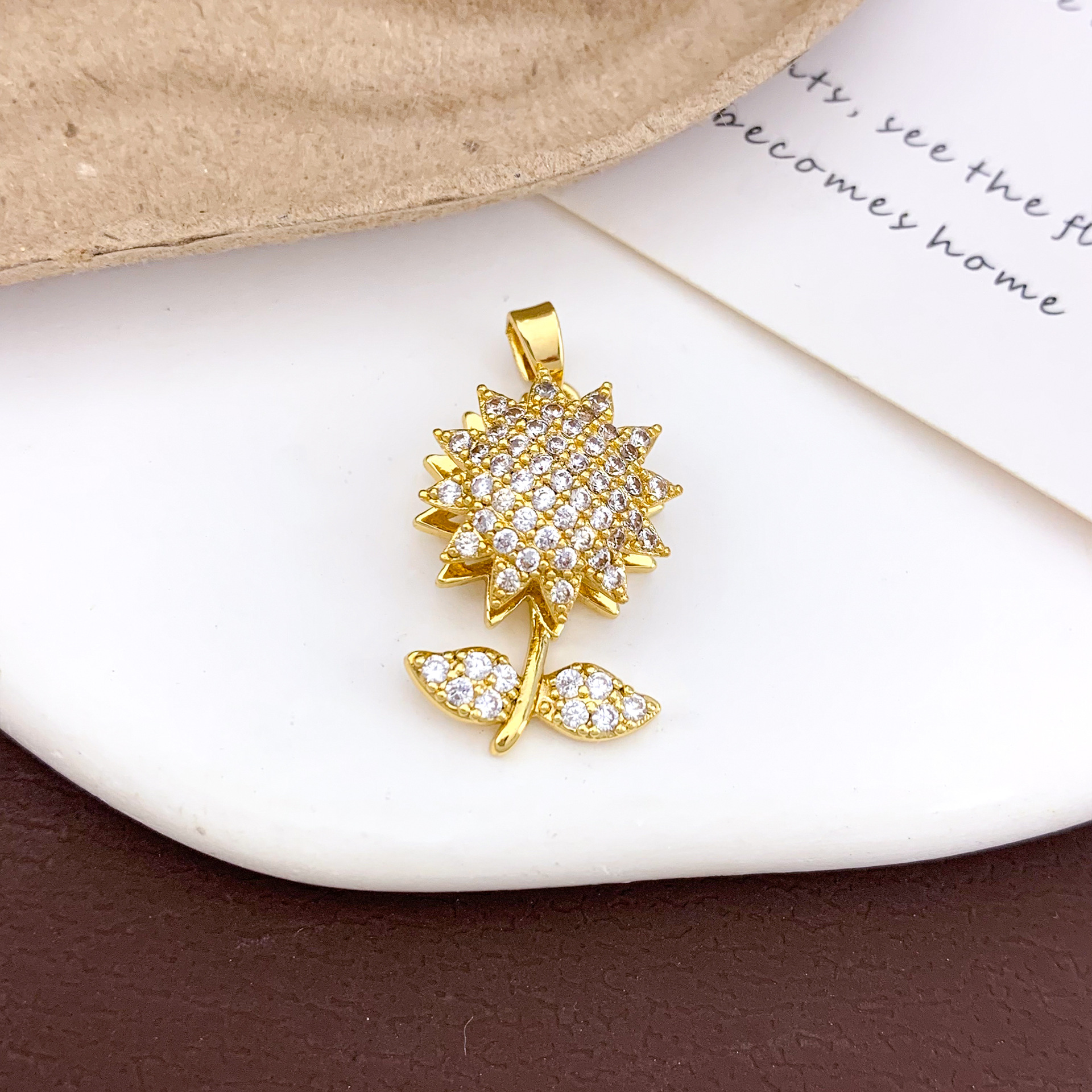 Xl486 rotating sunflower pendant gold