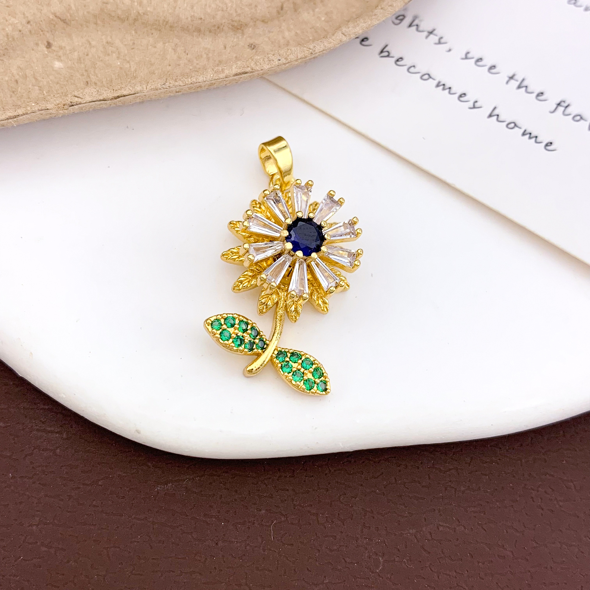 Xl675 rotating multi-petal flower pendant gold blue