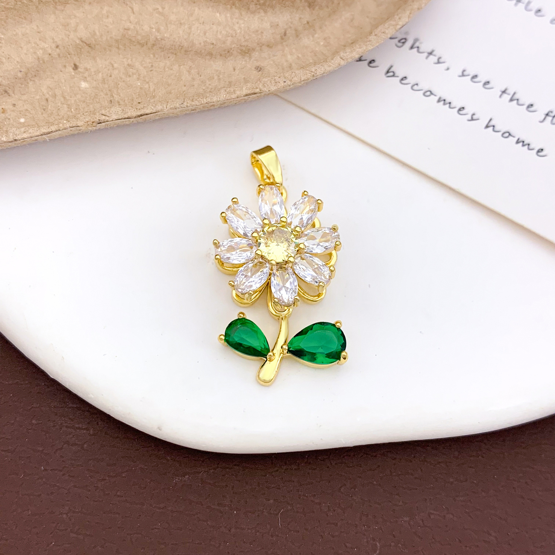 Xl1646 rotating sunflower pendant golden yellow