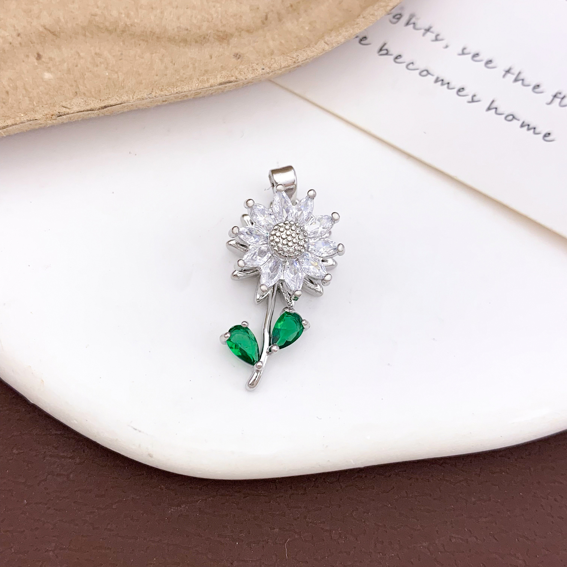 Xl2362 rotating small sunflower pendant silver