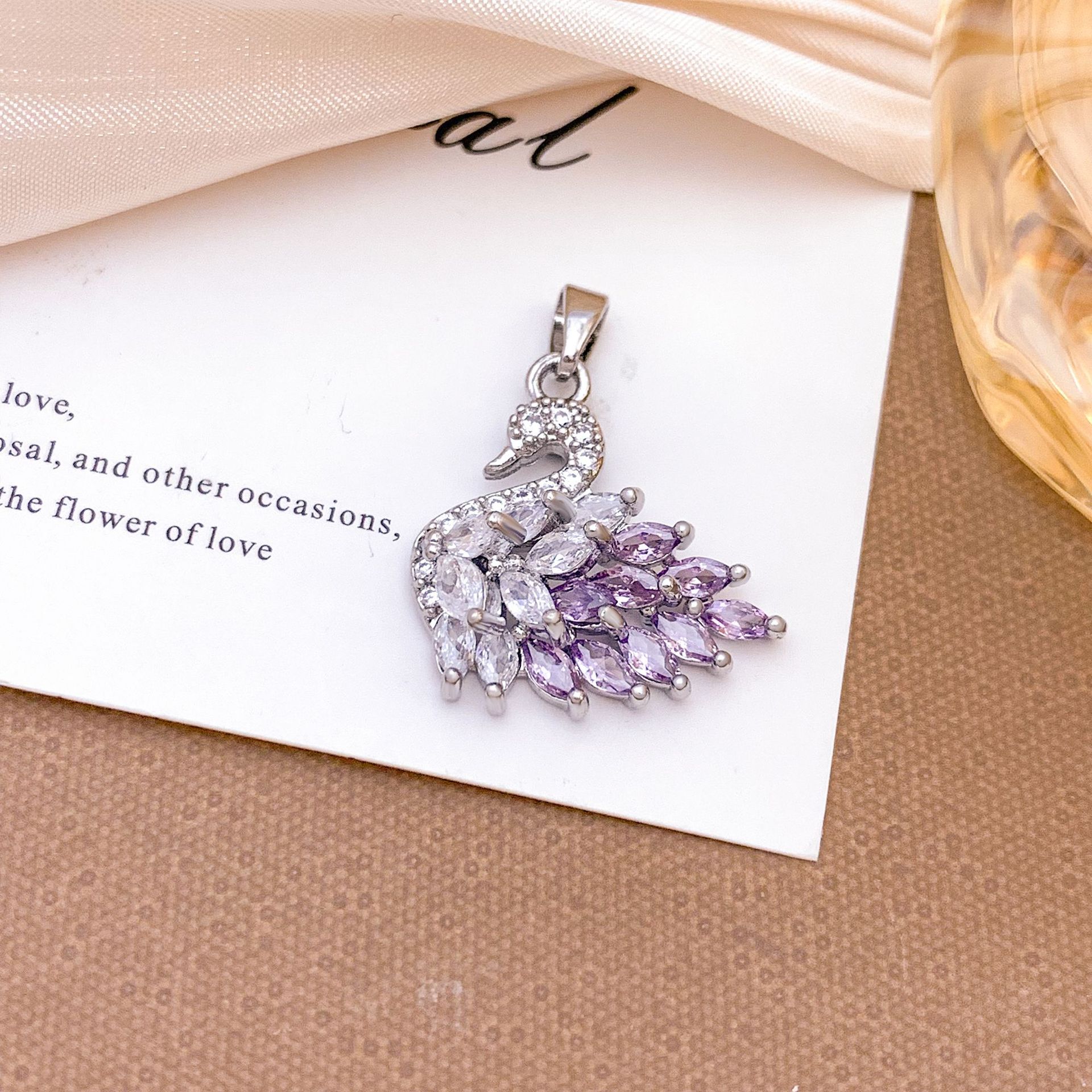 Xl323 white purple swan pendant silver small size