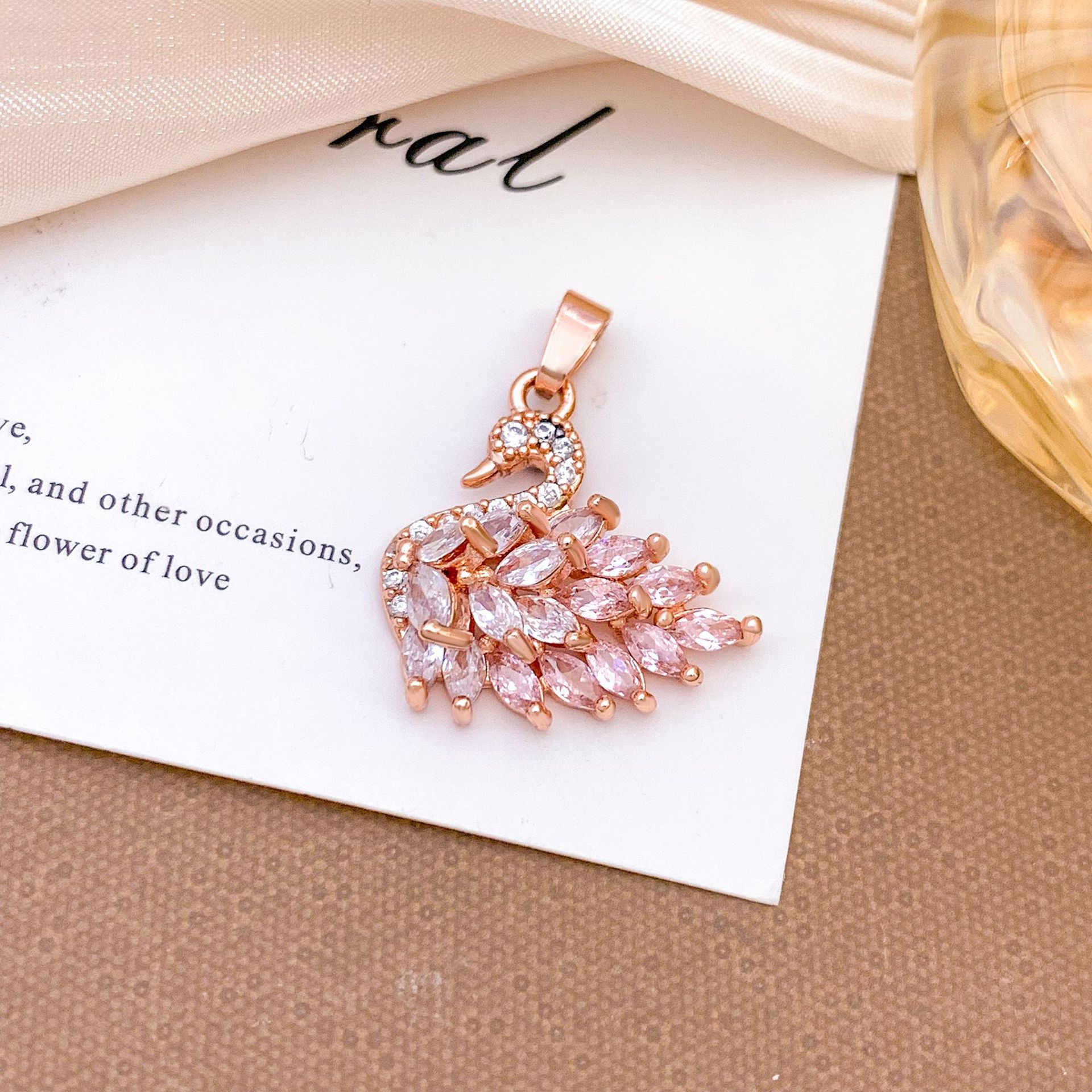 Xl323 white pink swan pendant rose gold small