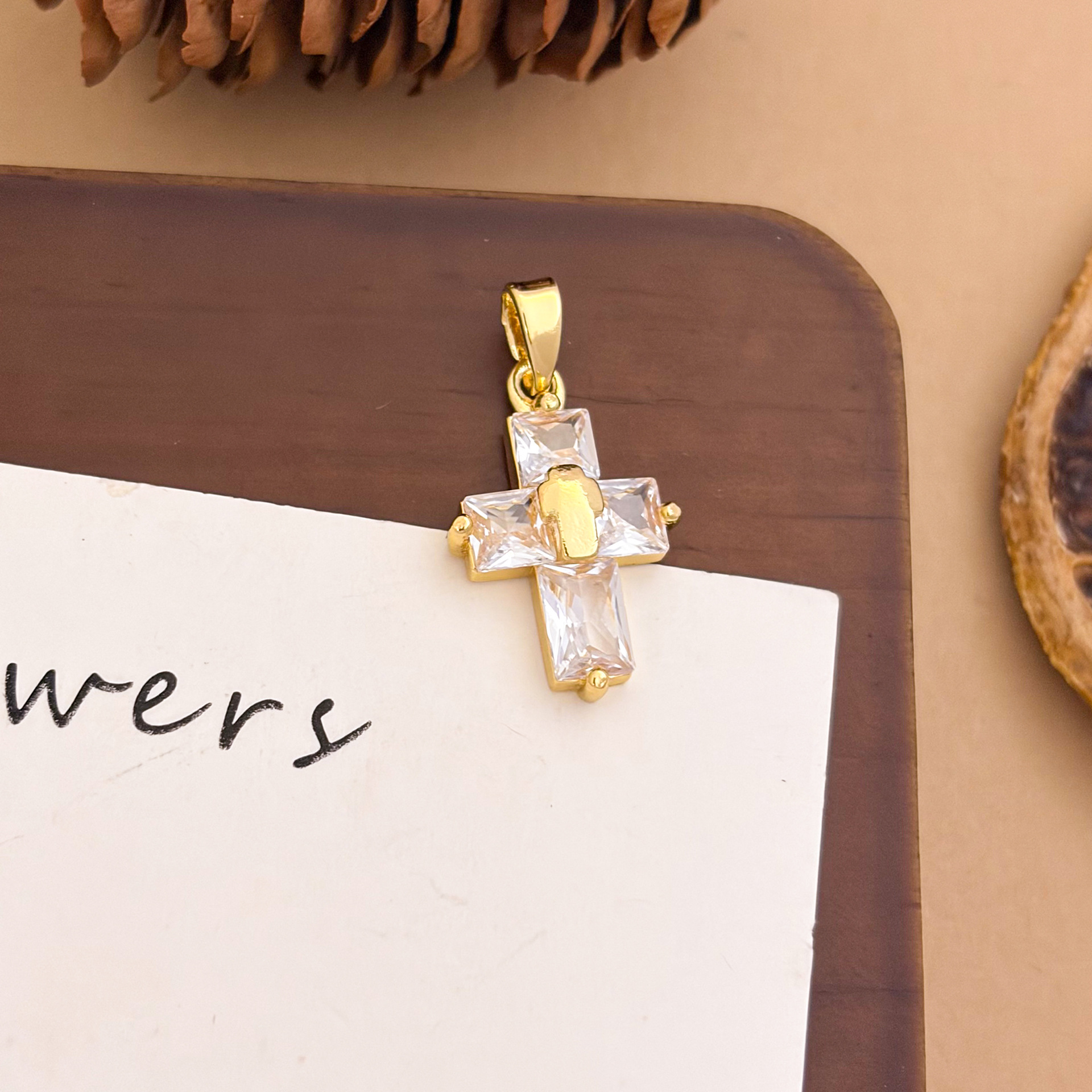 Xl5906 cross pendant gold