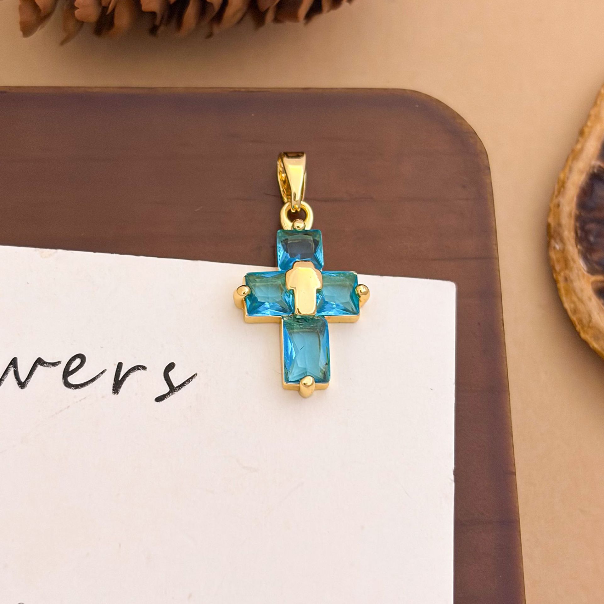 Xl5906 sea blue cross pendant gold
