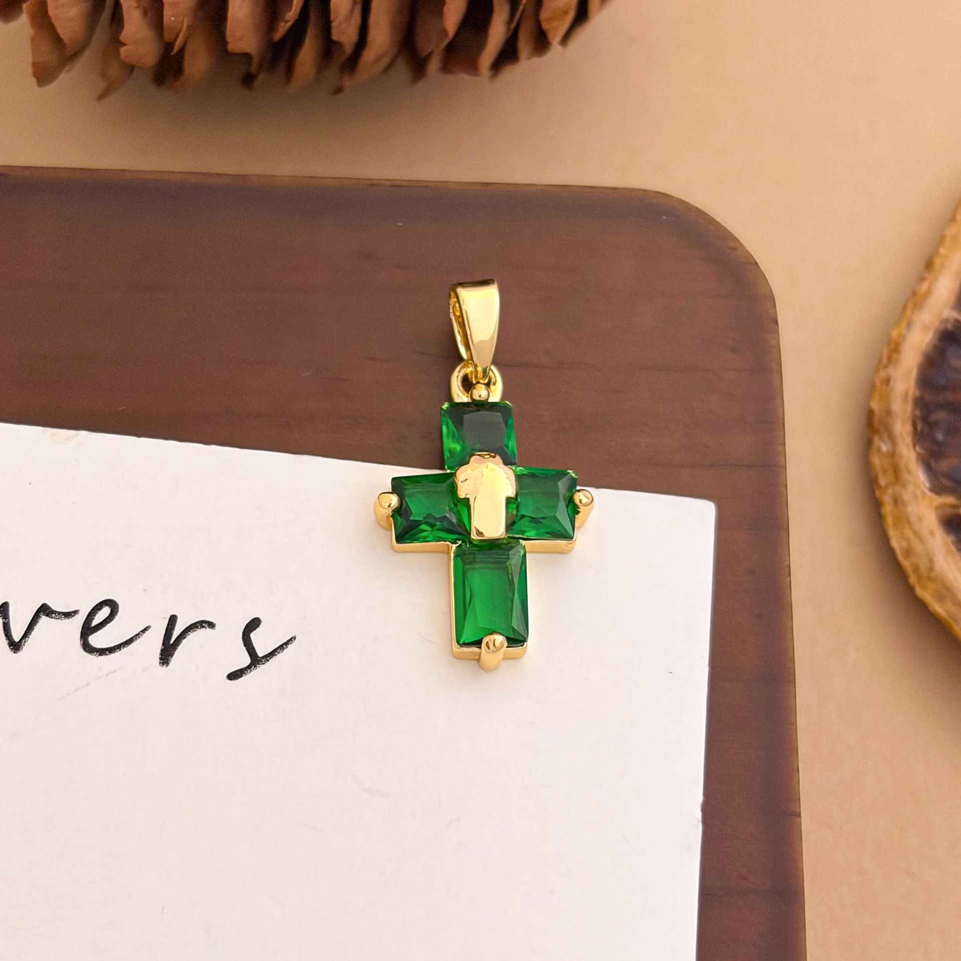 Xl5906 green cross pendant gold