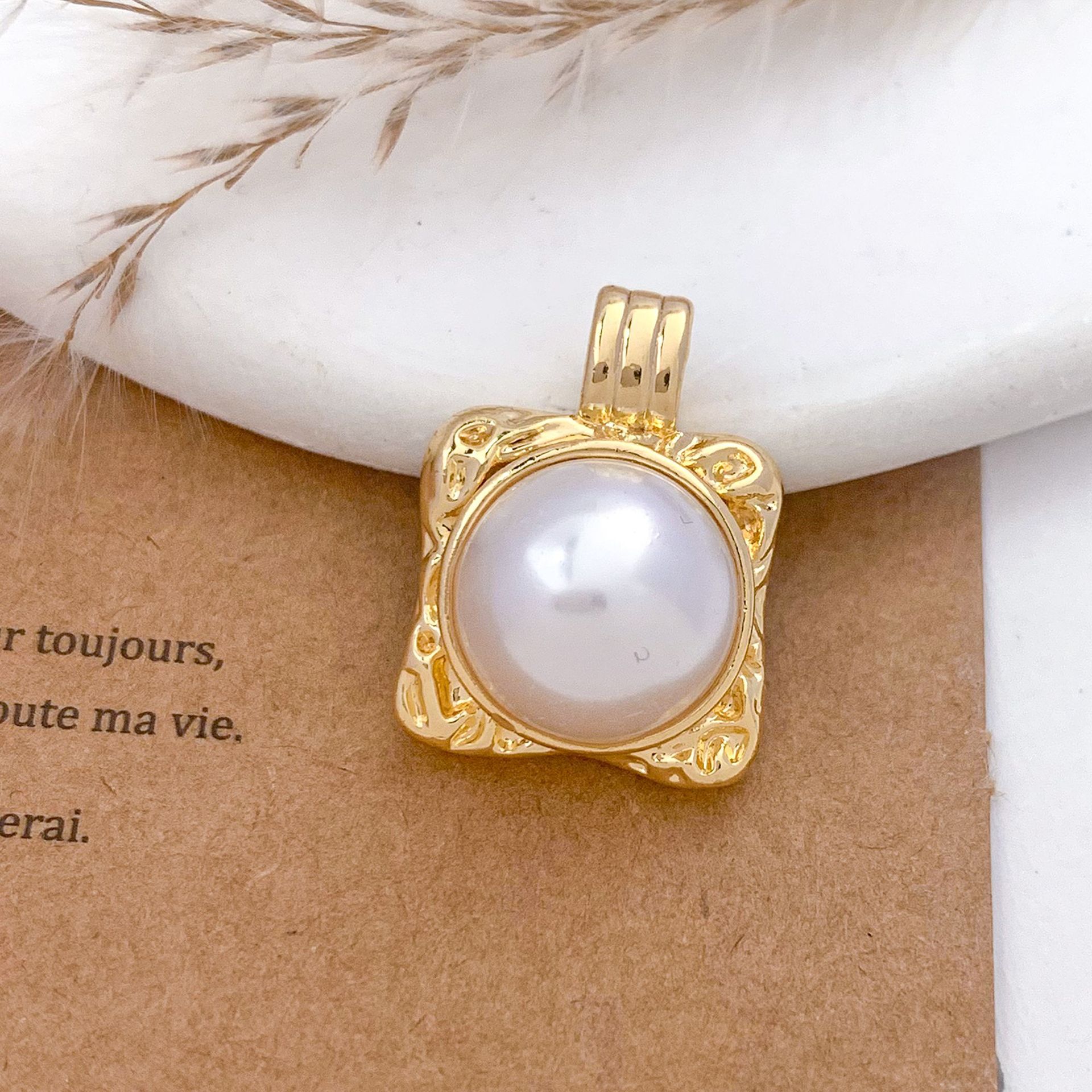 Xl3716 square pendant gold