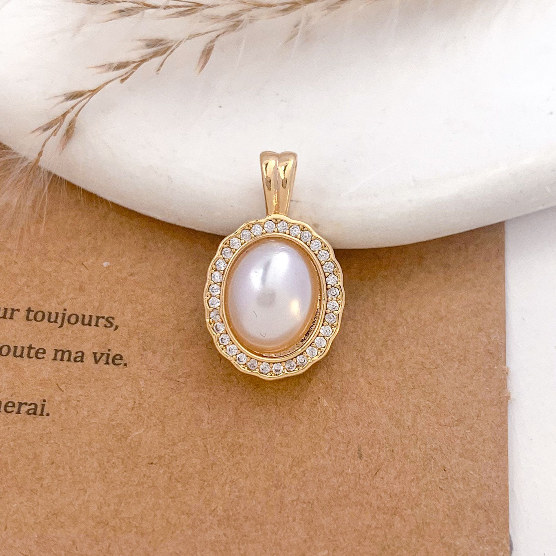 Xl4042 lace oval pendant gold