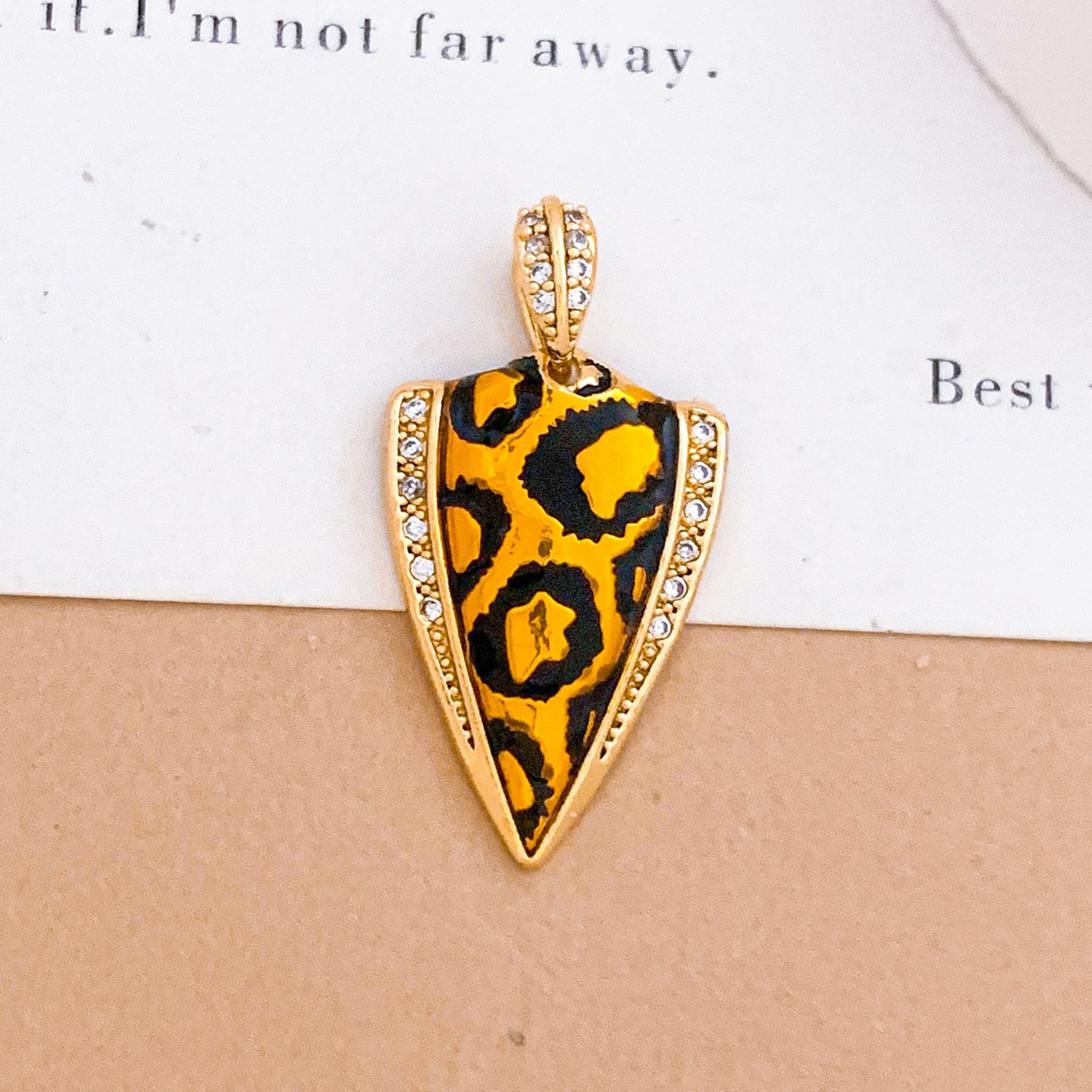 Xl5225 leopard print triangle pendant gold