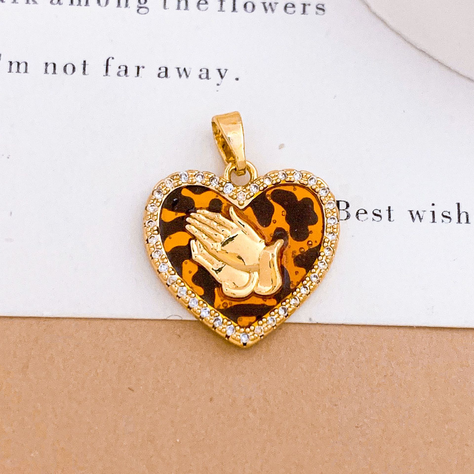 Xl5241 leopard print handshake heart pendant - gold