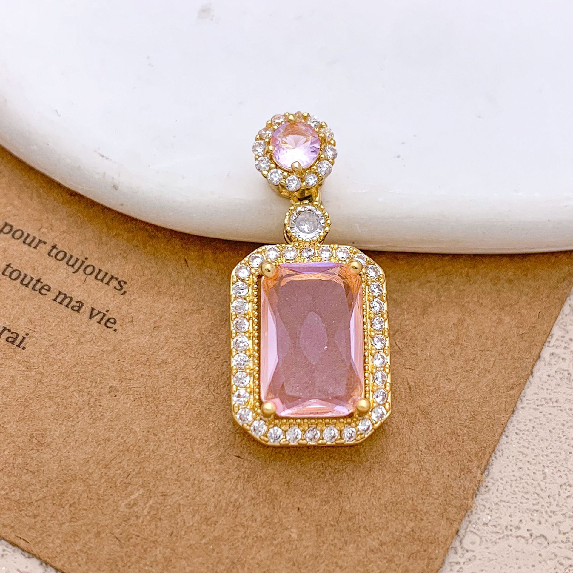 Xl123 pink rectangular pendant gold