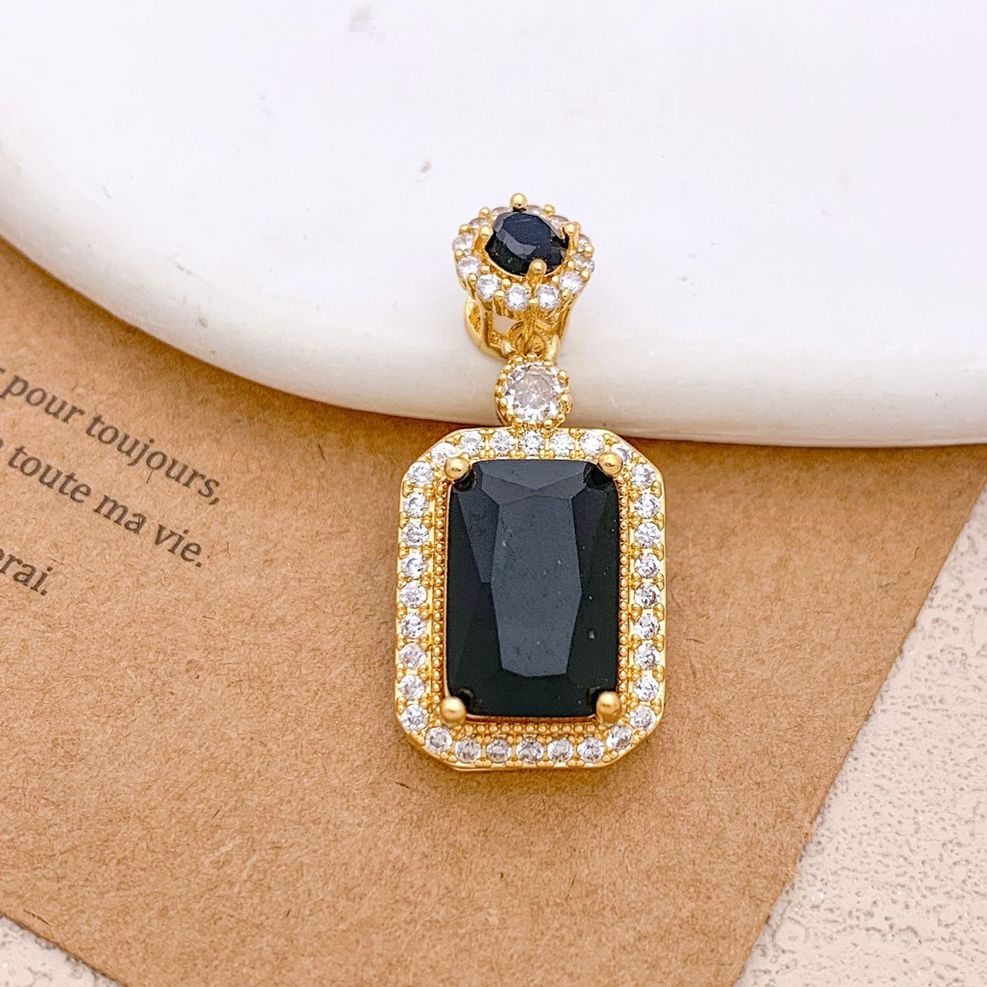 Xl123 black rectangular pendant gold