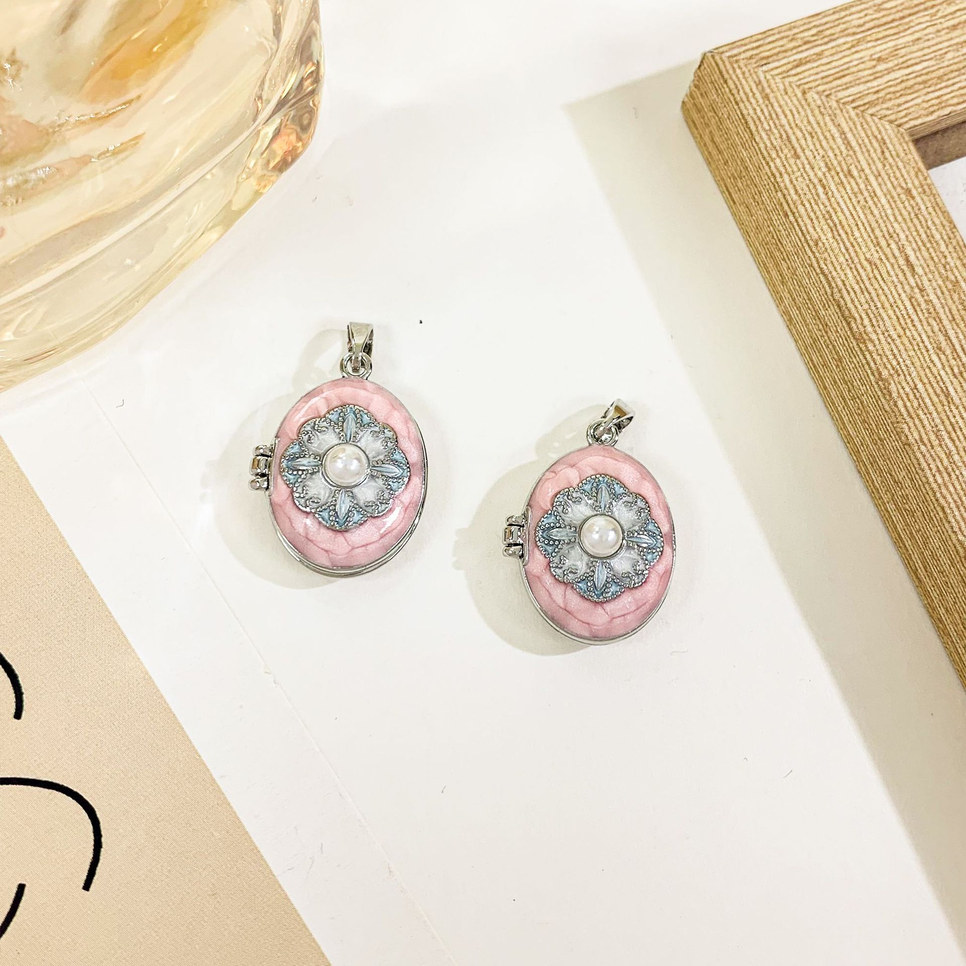 Xl4542 four-petal flower photo box pendant silver powder