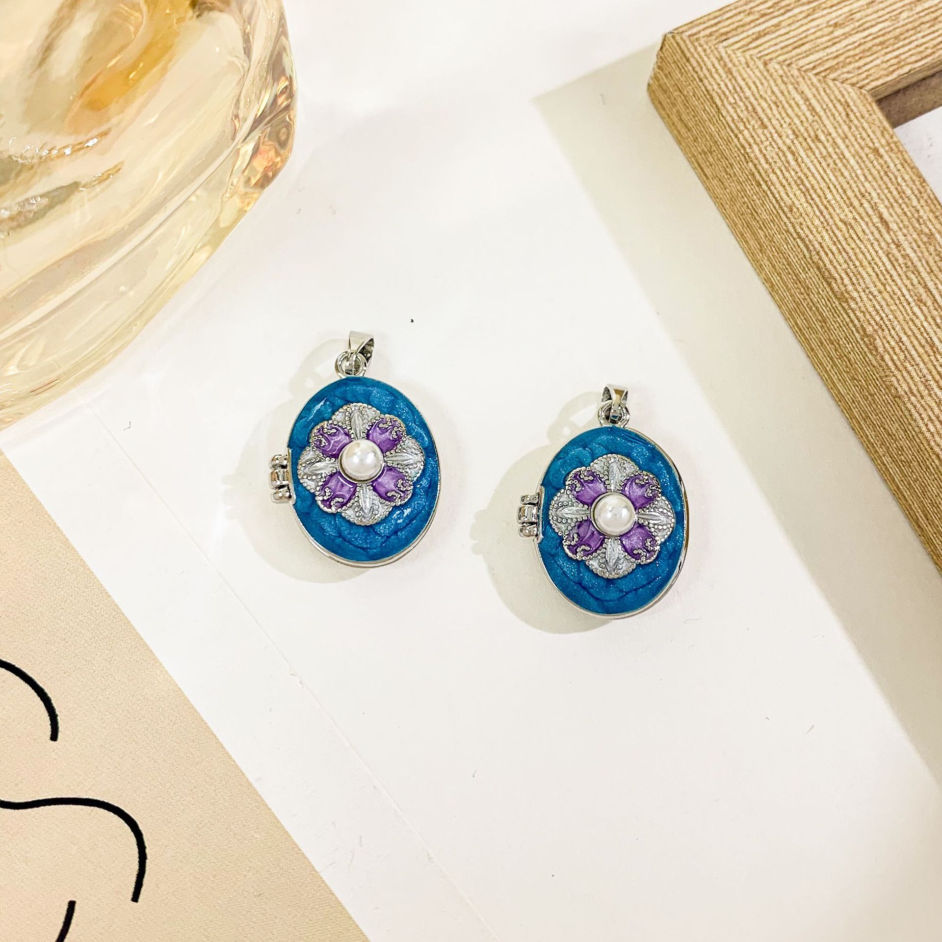 Xl4542 four-petal flower photo box pendant silver blue