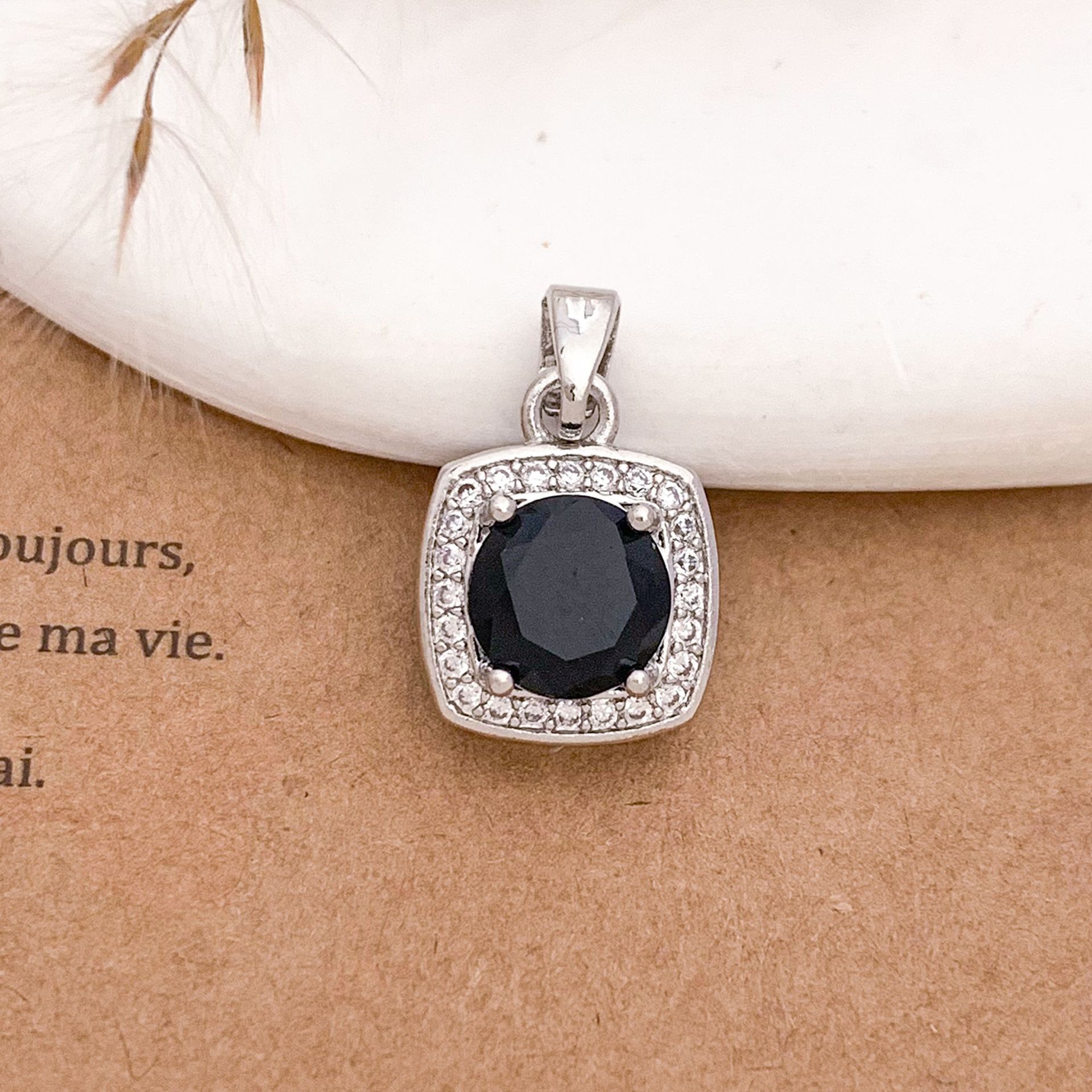 Xl2739 black square pendant silver