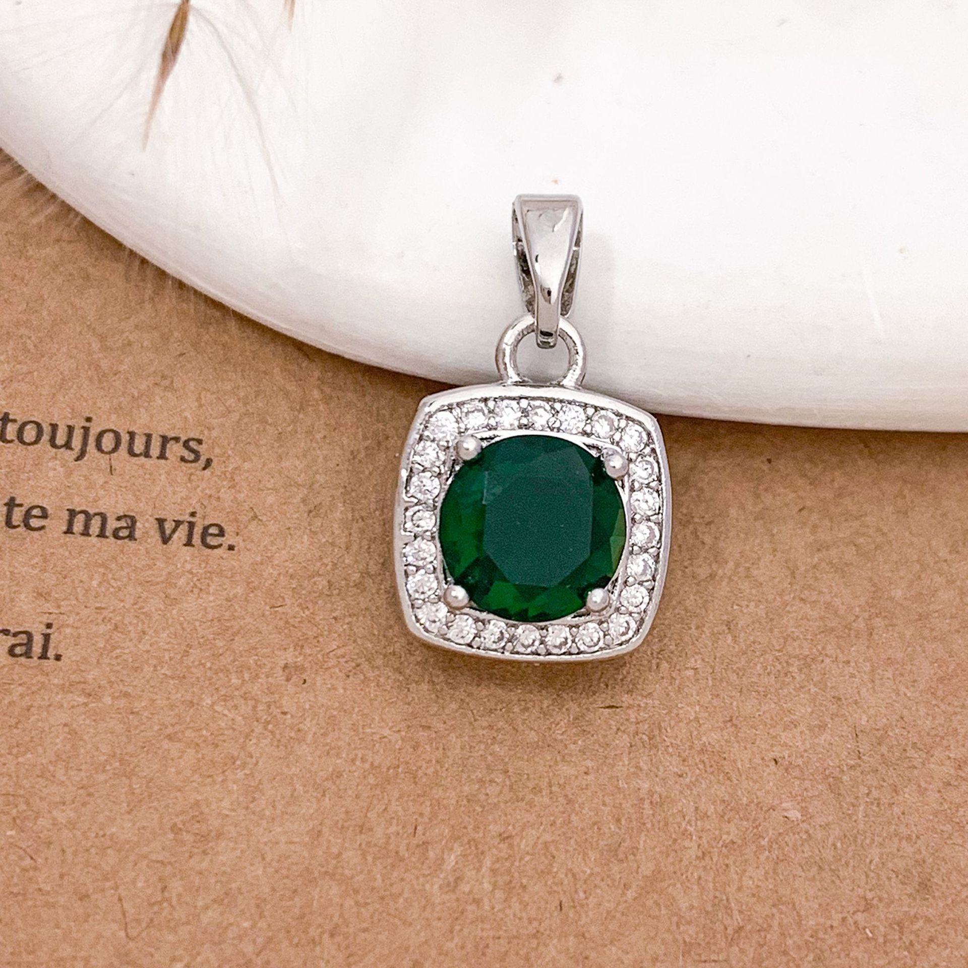 Xl2739 green square pendant silver