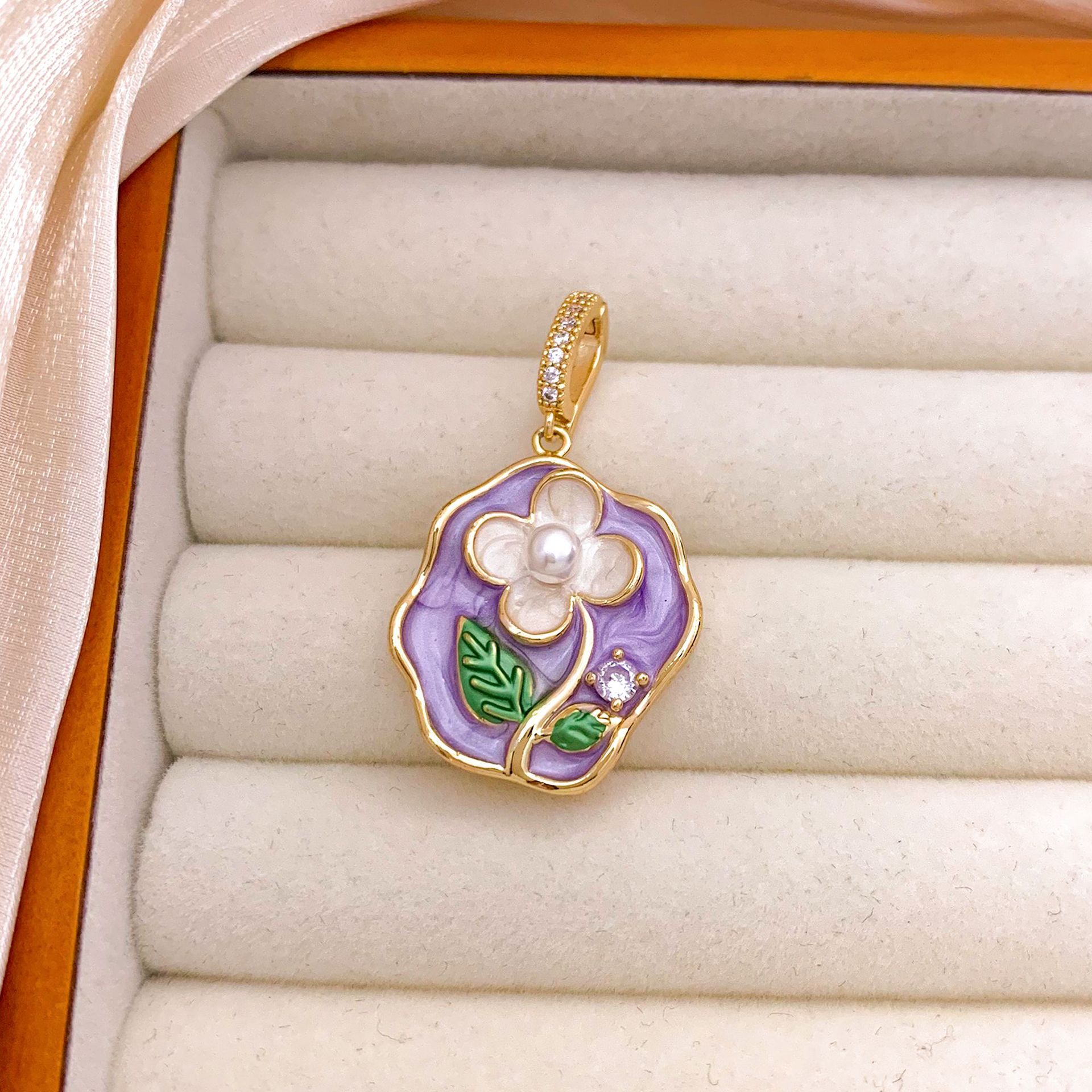 Xl3080 four-petal flower pendant gold purple