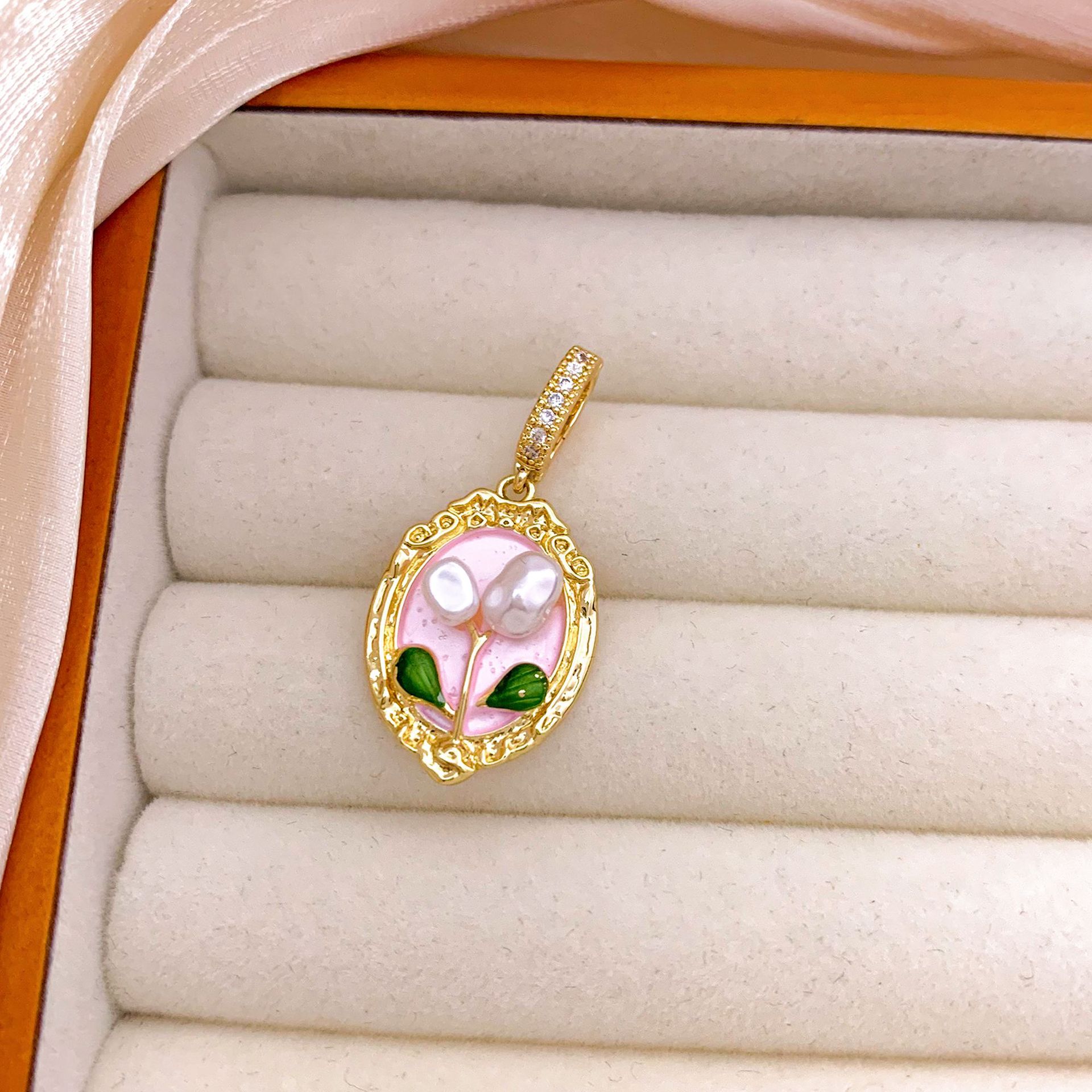 Xl3135 tulip pendant gold pink