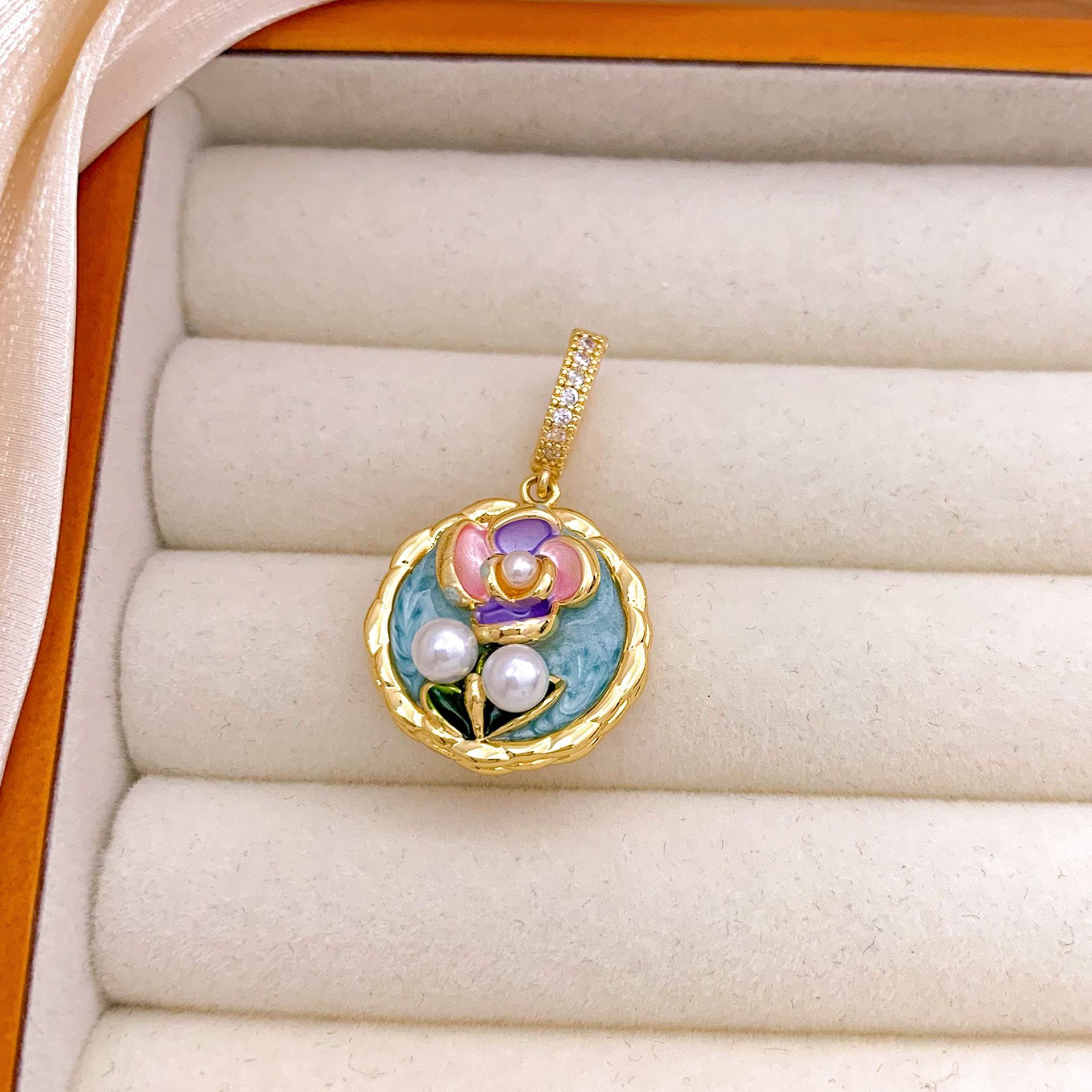 Xl3206 four-petal flower pendant gold light blue