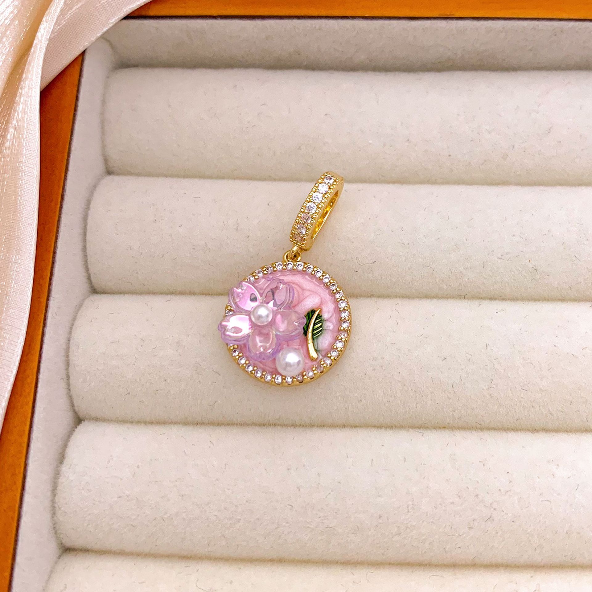 Xl3212 five-petal flower pendant gold powder