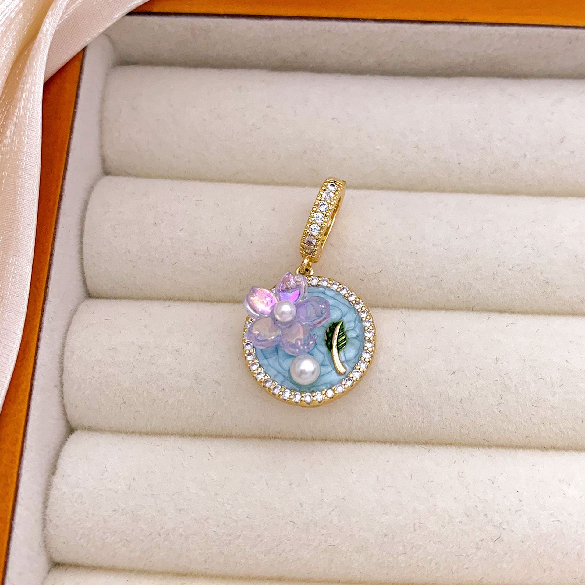 Xl3212 five-petal flower pendant gold light blue