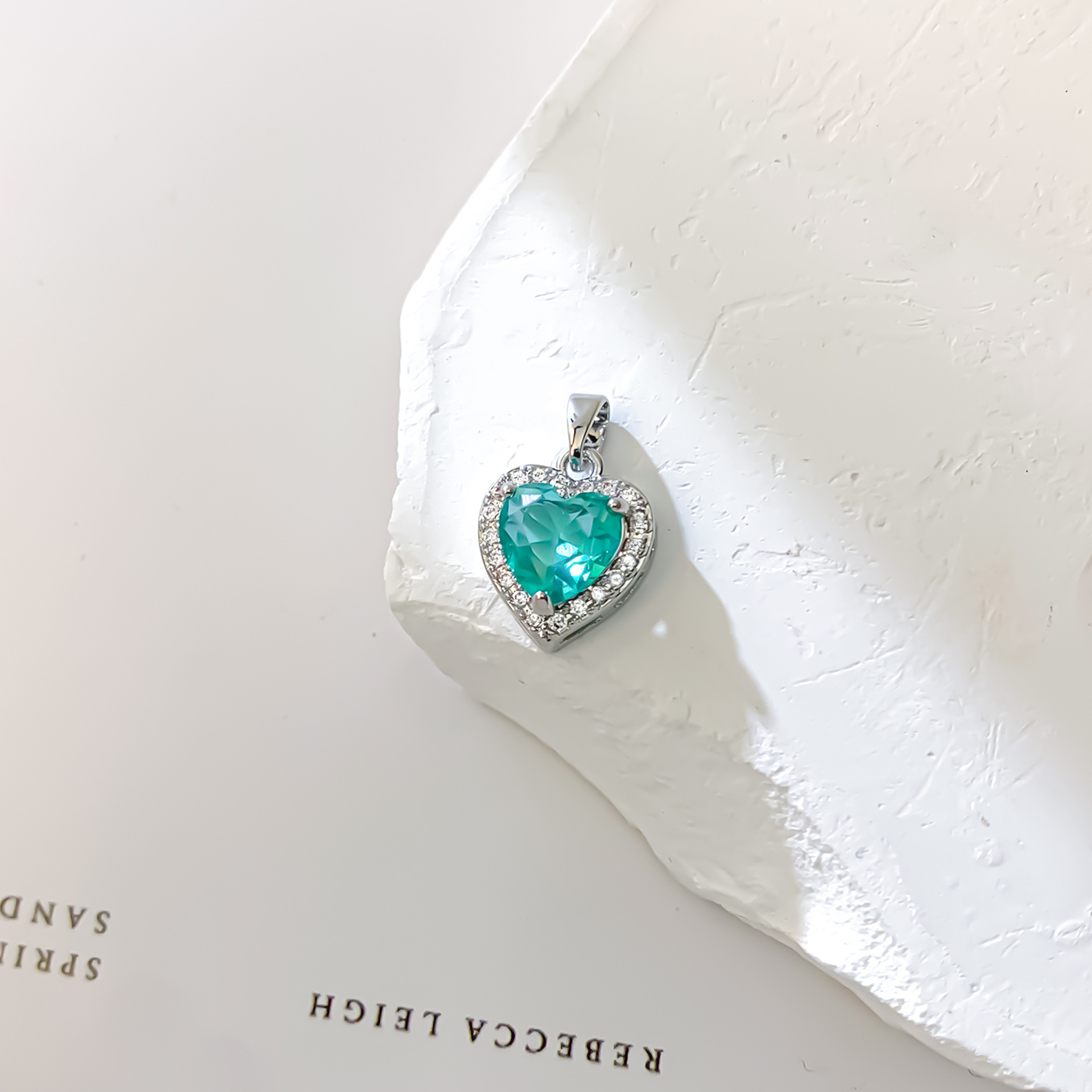 Xl727 green love pendant silver