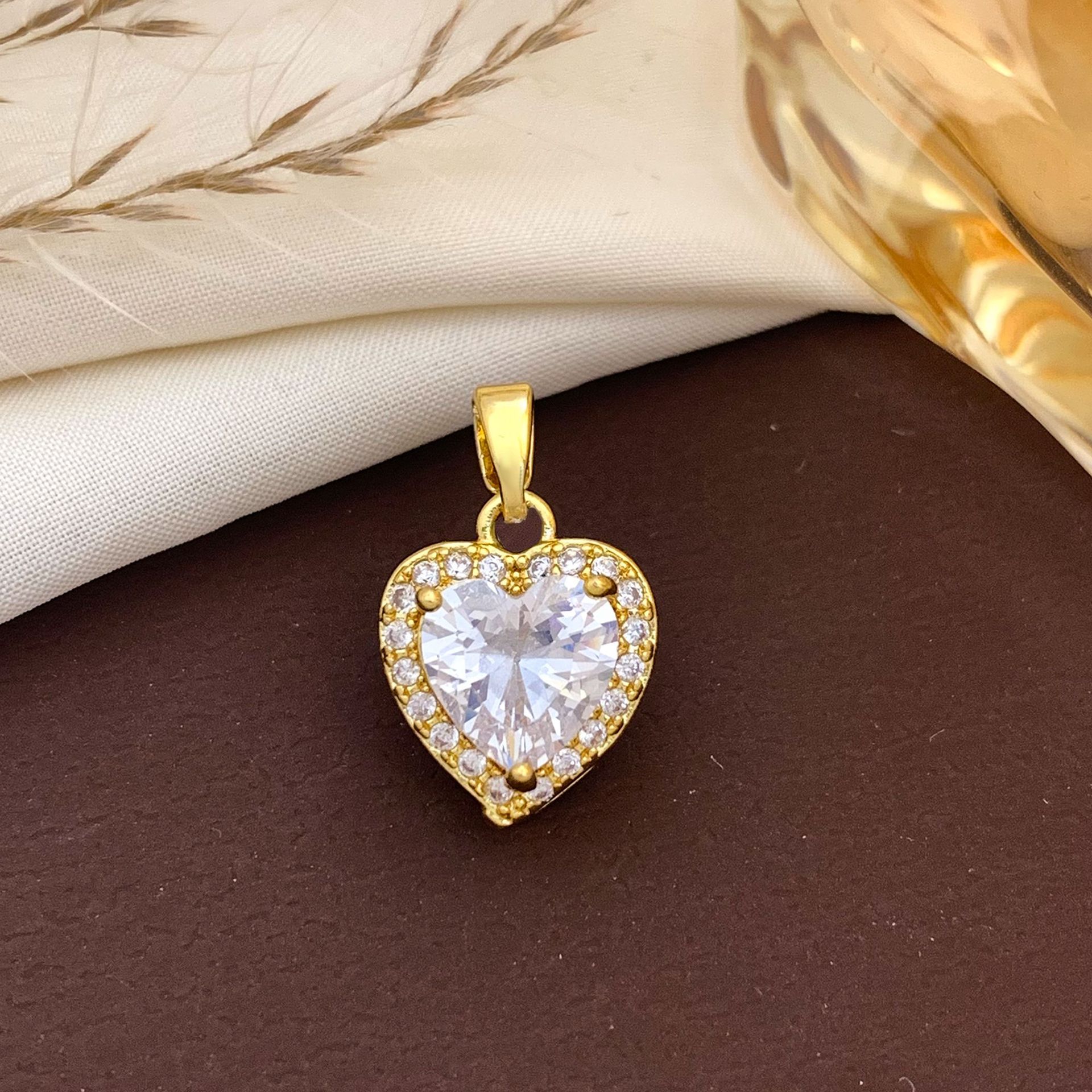 Xl727 white love pendant gold
