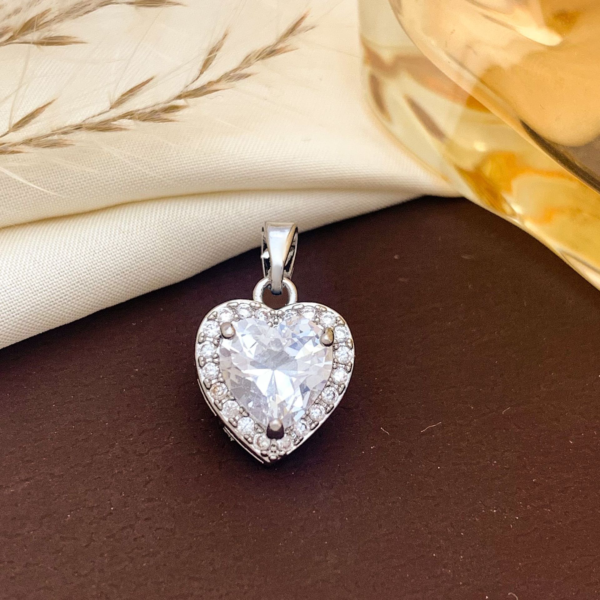 Xl727 white love pendant silver