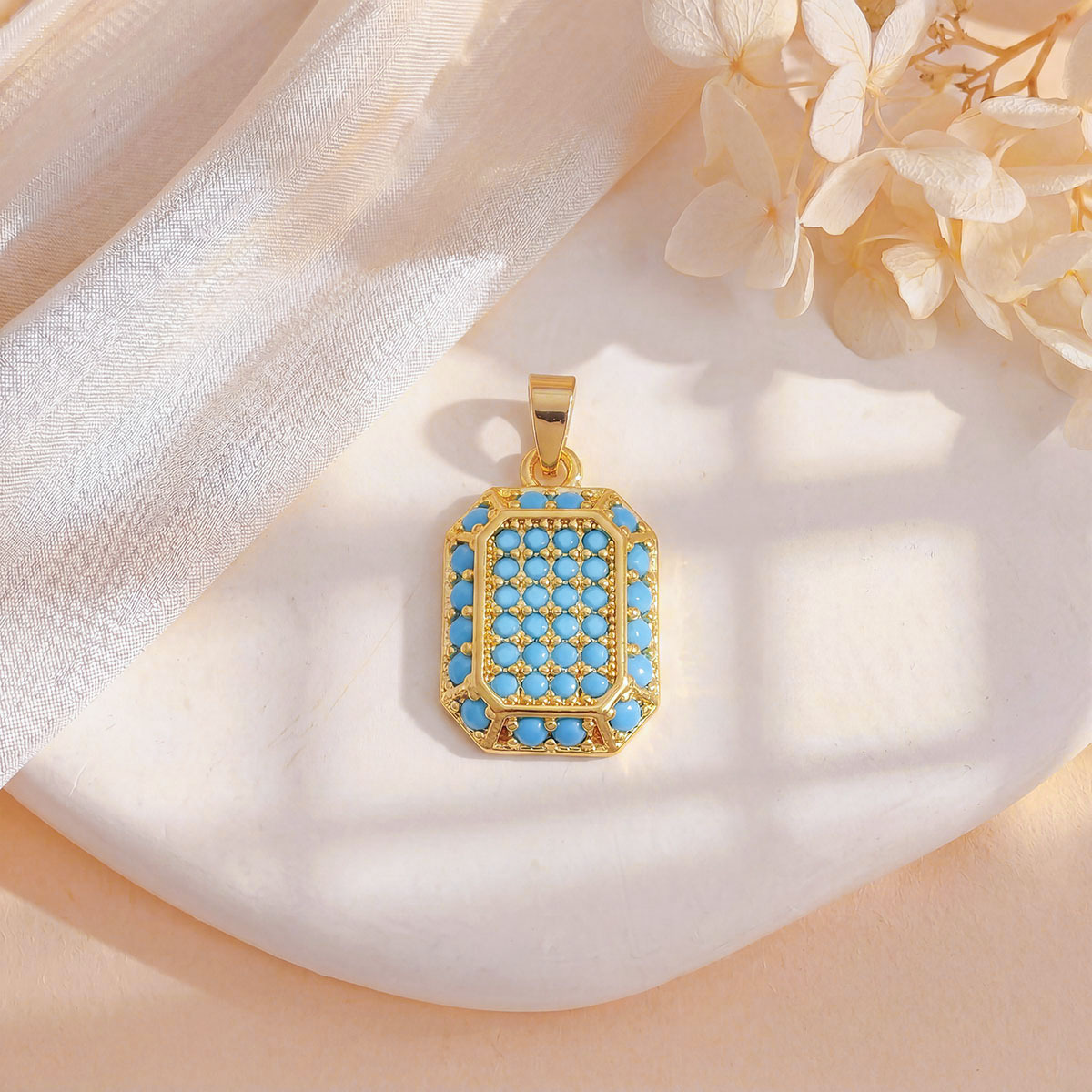 Xl1503 square pendant gold
