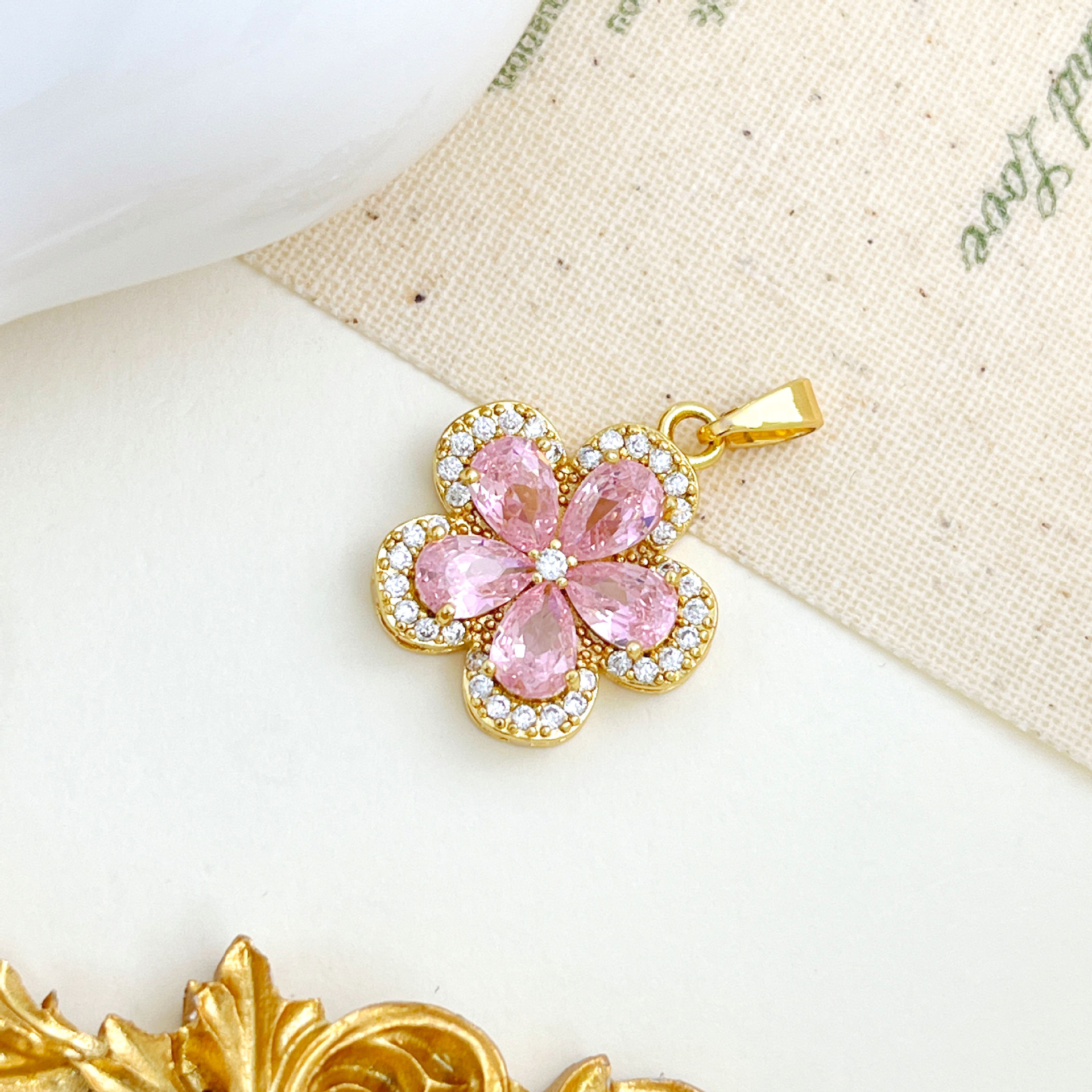 Xl228 pink five-petal flower pendant gold