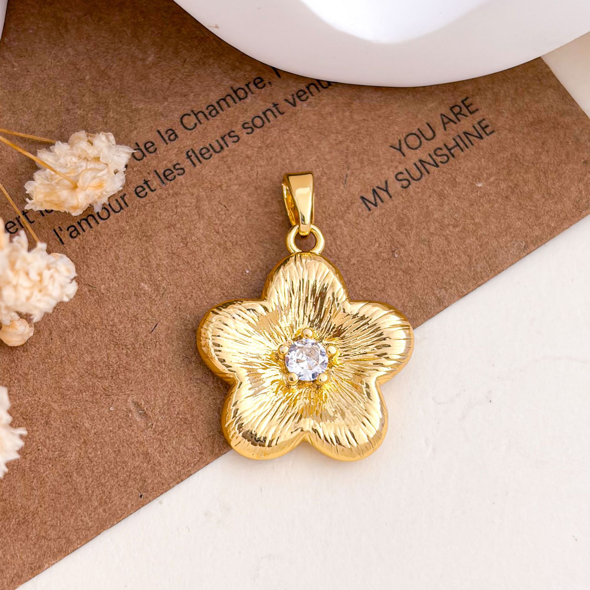 Xl5702 five-petal flower pendant gold