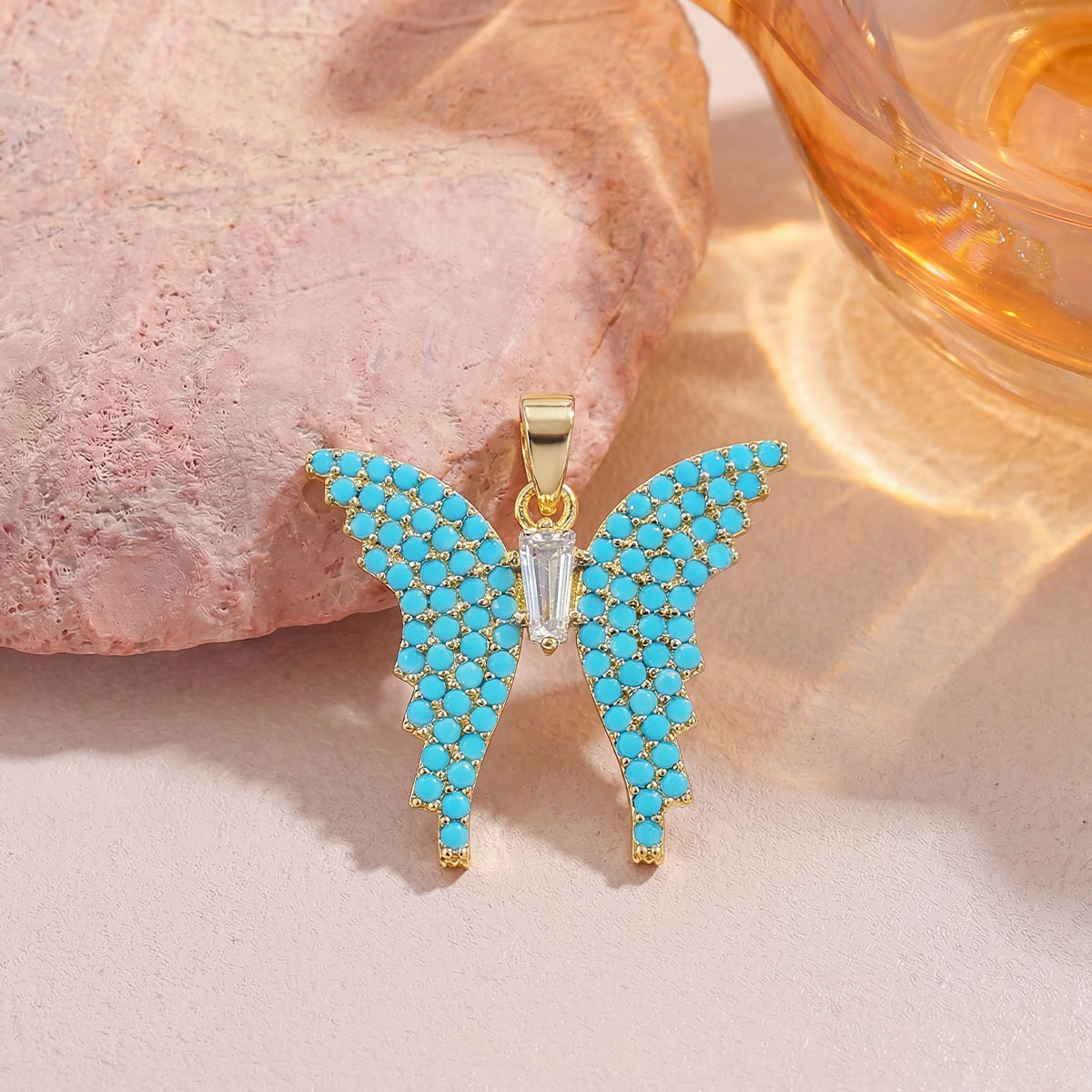 Xl933 butterfly pendant gold
