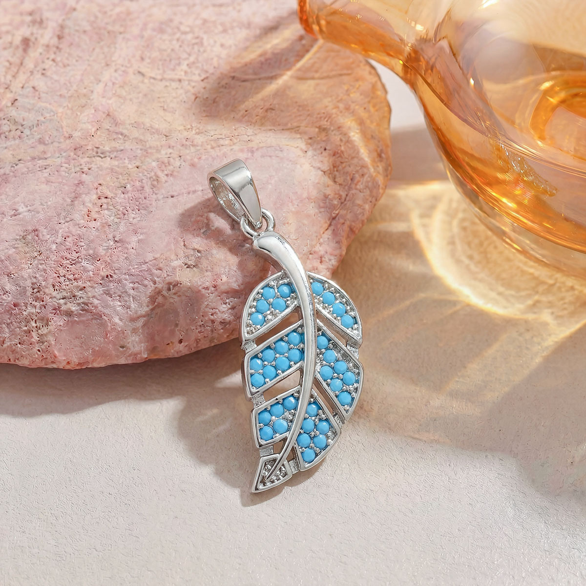 Xl1804 leaf pendant silver
