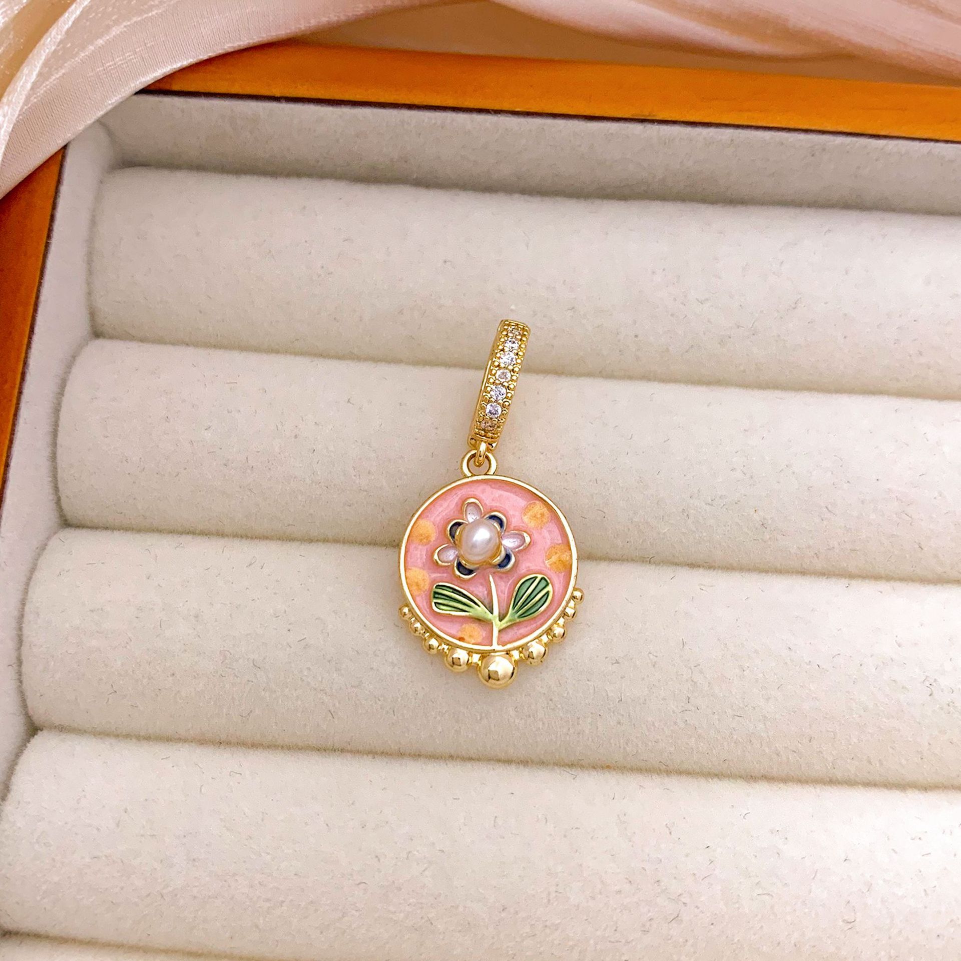 Xl3647 round multi-petal flower pendant gold pink