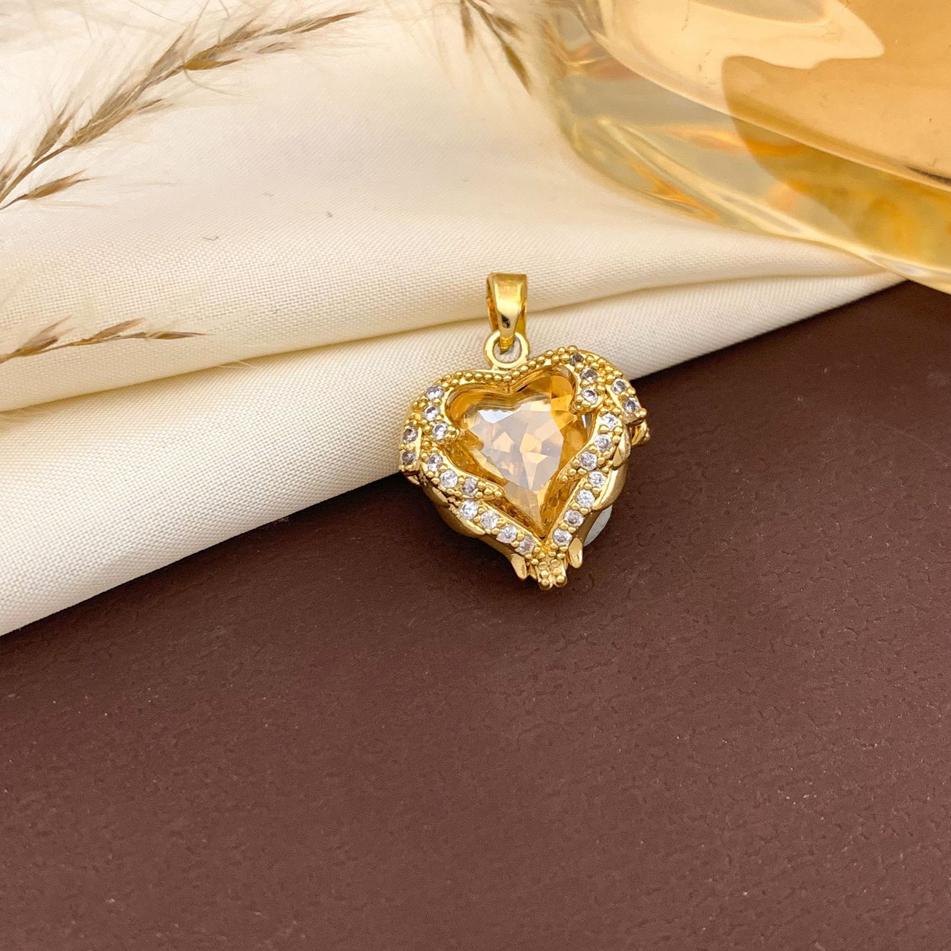 Xl138 yellow ocean heart pendant gold