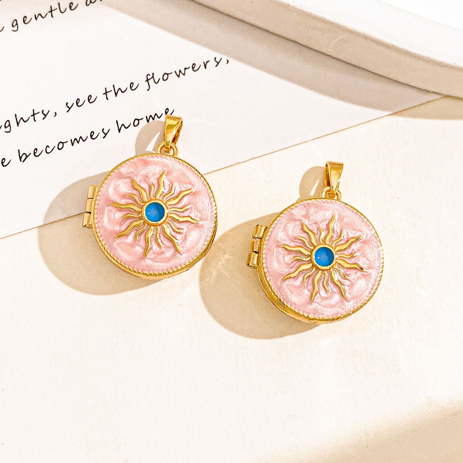 Xl4665 sun photo clip pendant gold powder can be opened