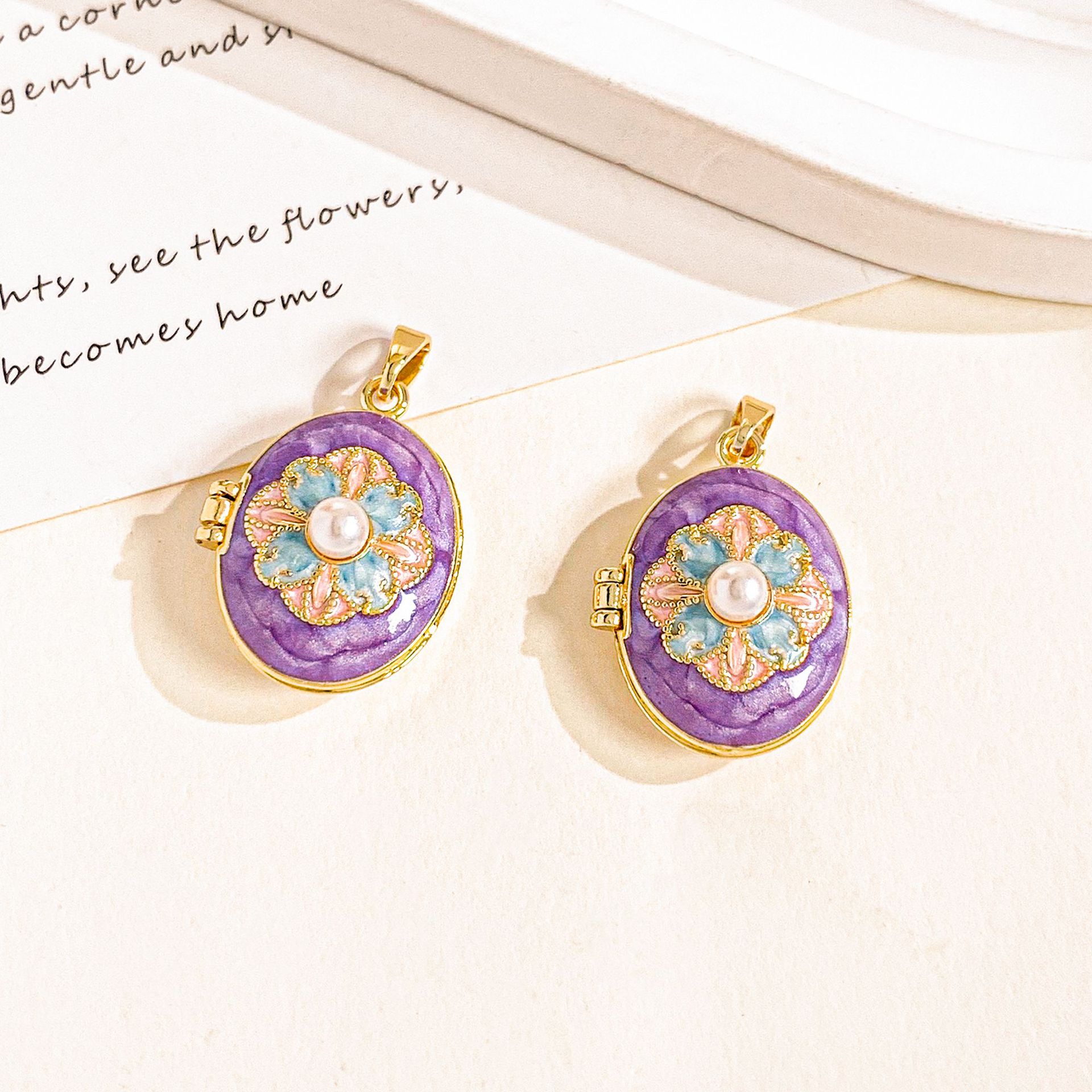 Xl4542 all the way with flowers, golden and purple photo clip pendant