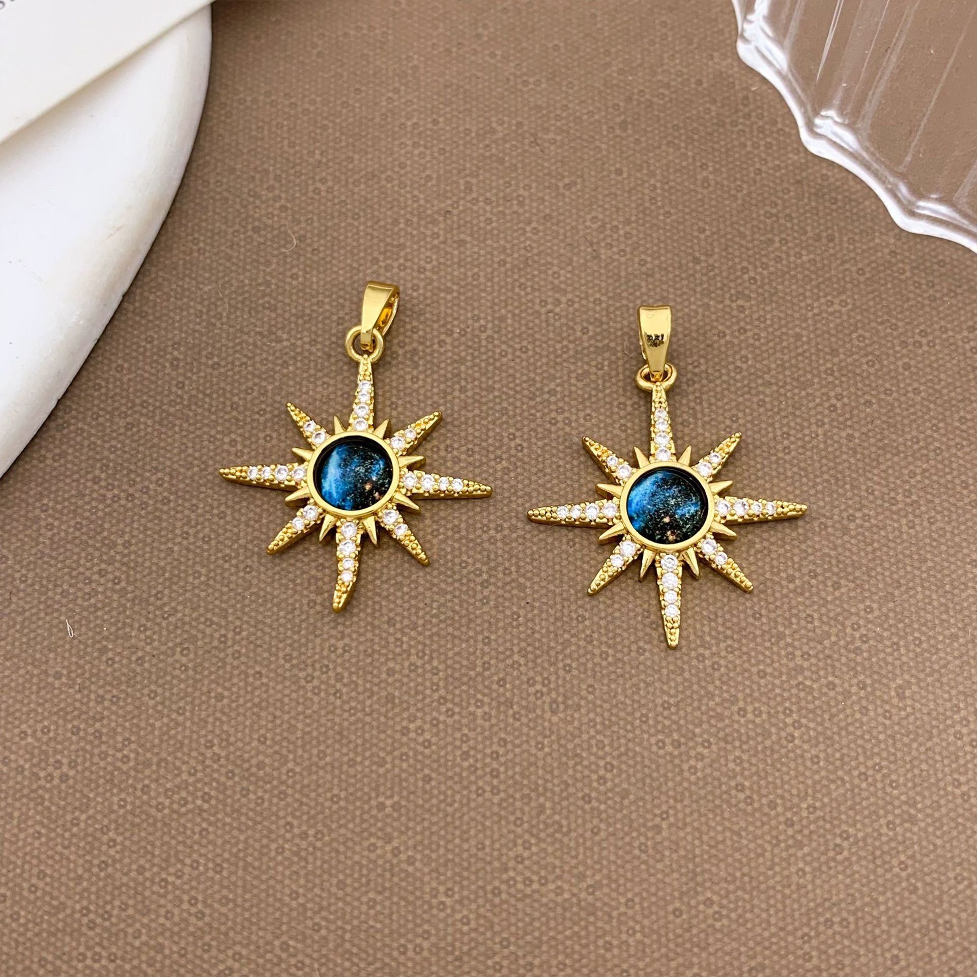 Xl1162 eight-pointed star planet pendant gold